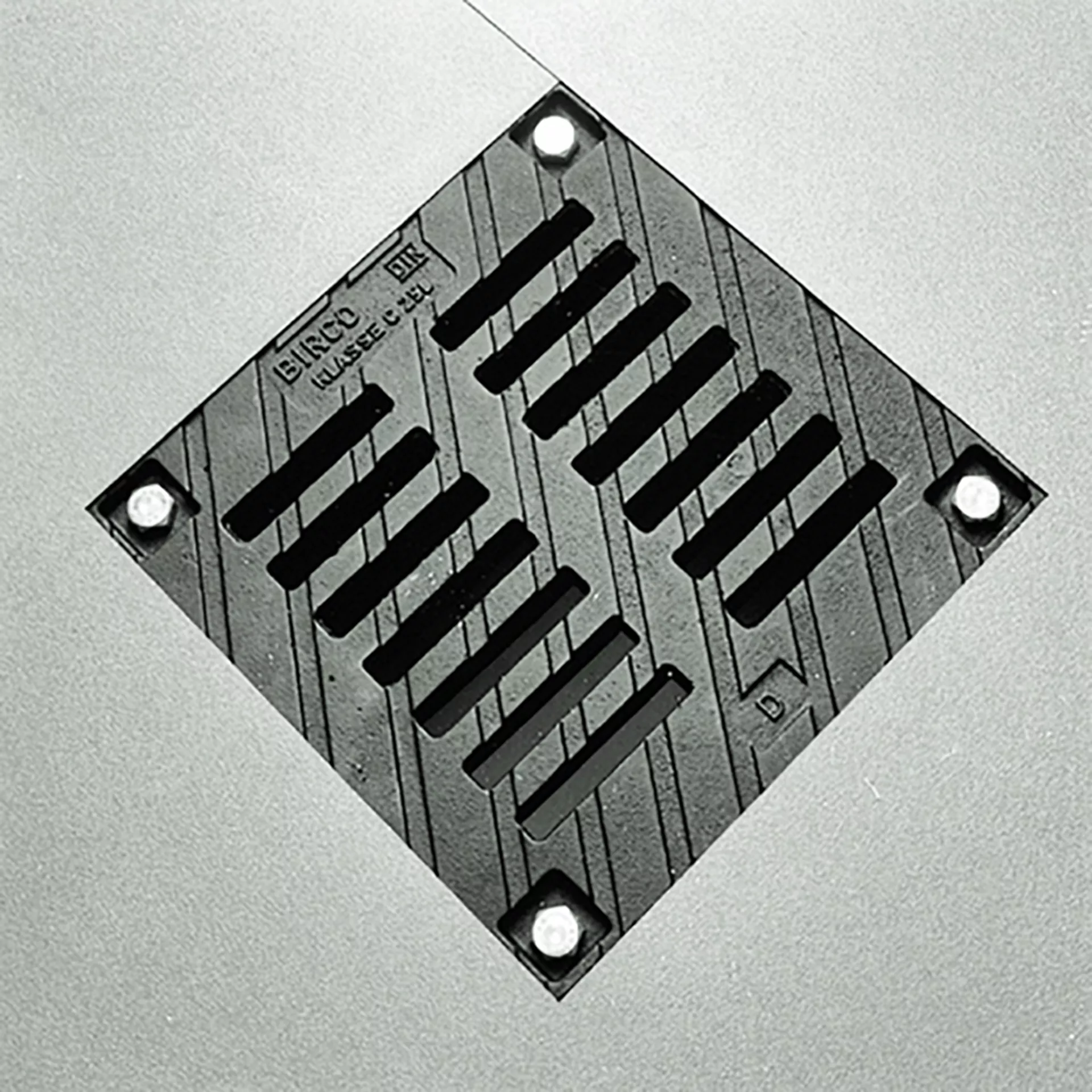 BIRCOsir Sinkkastenabdeckung Typ 21 Gussrost Typ 21 BK MW 133/15 mm BK E 600 L 380 mm B 380 mm H 40 mm