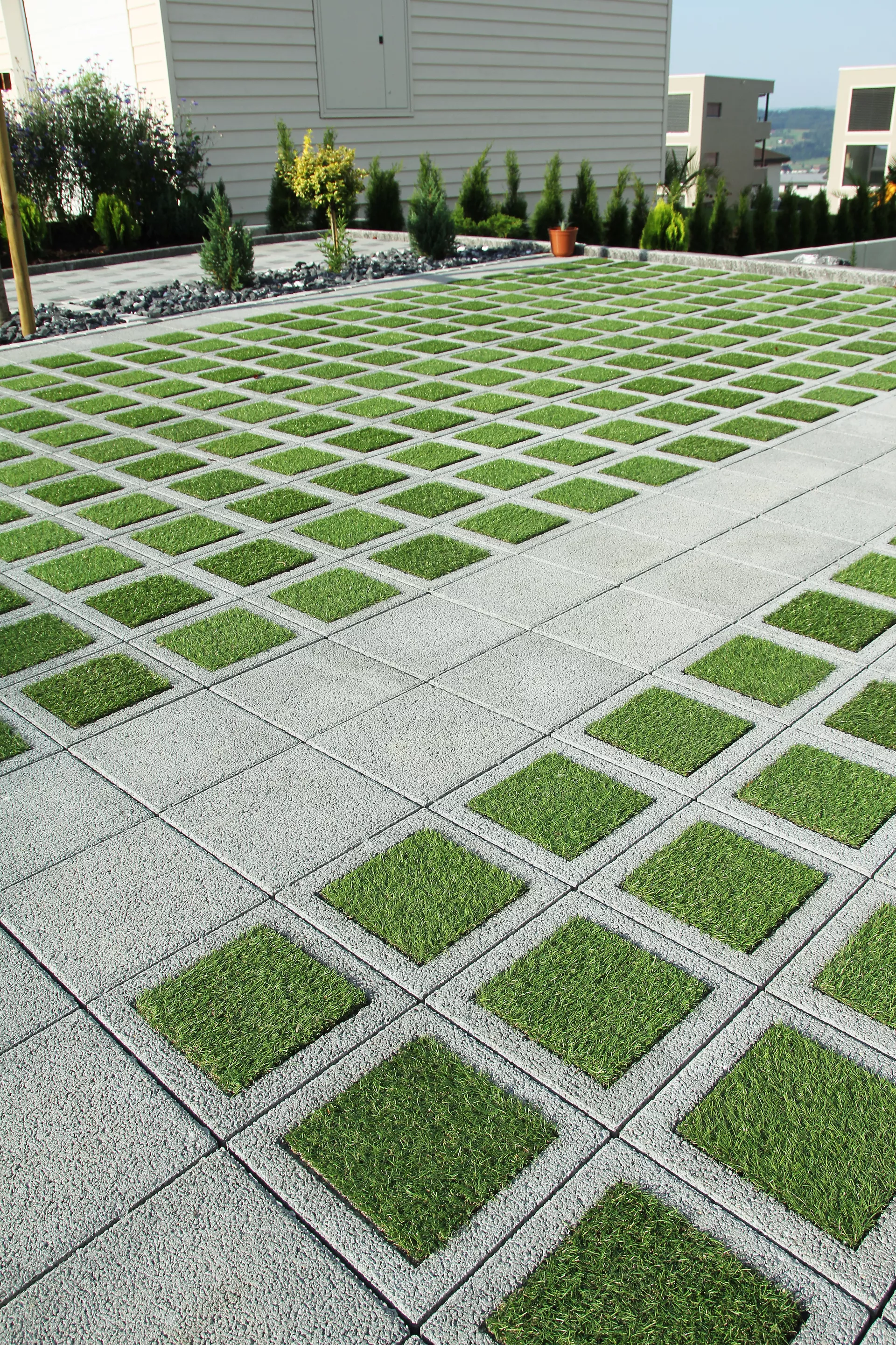 CARENA JG JUSTGREEN Sickersteine mit Nockenverbund grau gefast mit Kunstraseneinlage L 25 cm B 25 cm H 8 cm