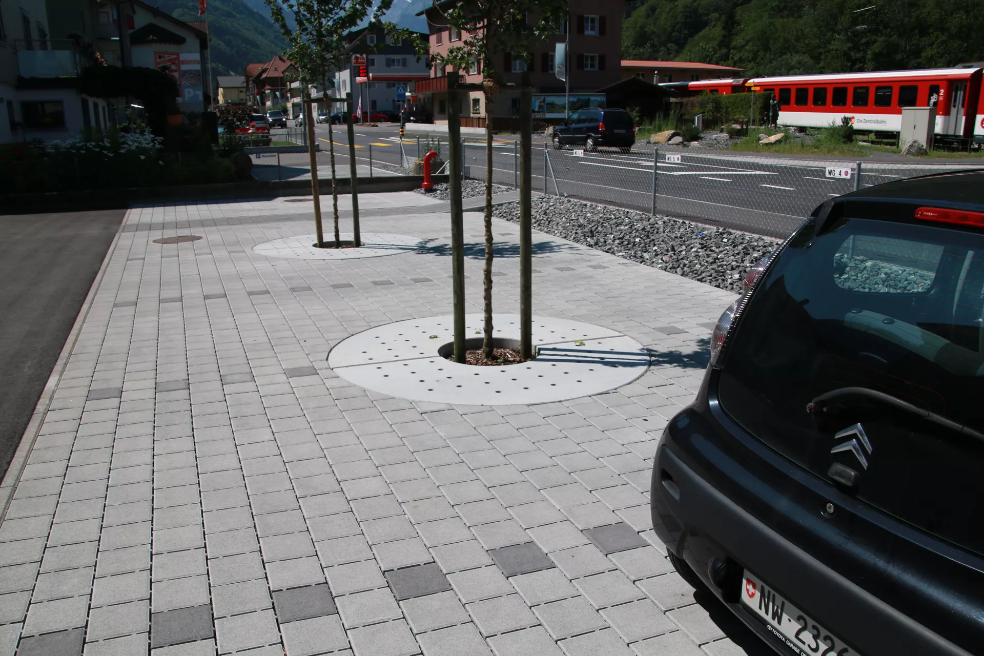 TREETUB Betondeckel 2-teilig mit Stammöffnung zentrisch D 220 cm H 12 cm