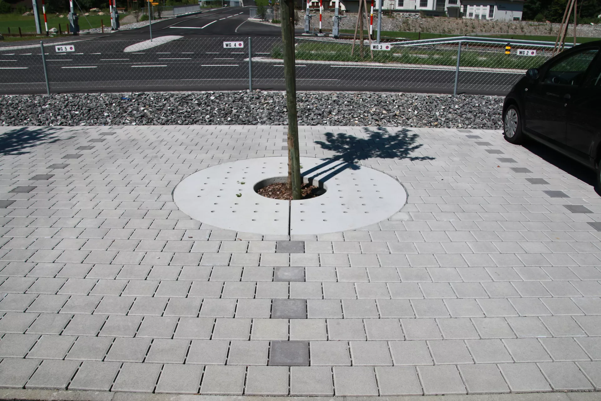 TREETUB Betondeckel 2-teilig mit Stammöffnung zentrisch D 220 cm H 12 cm