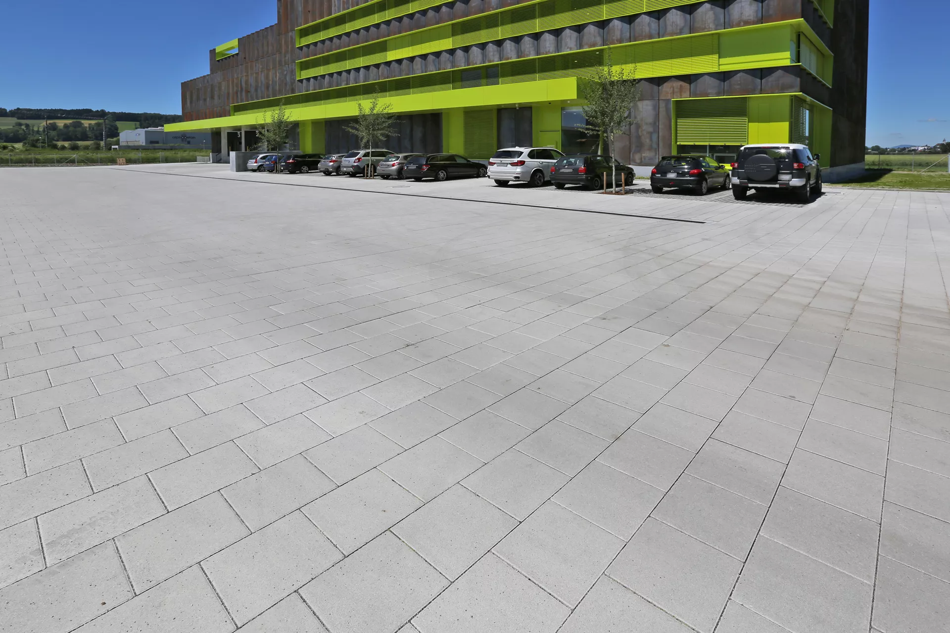 VS 5 Schwerlaststein mit Verschiebesicherung grau glatt gefast englisch palettiert L 30 cm B 30 cm H 12.8 cm