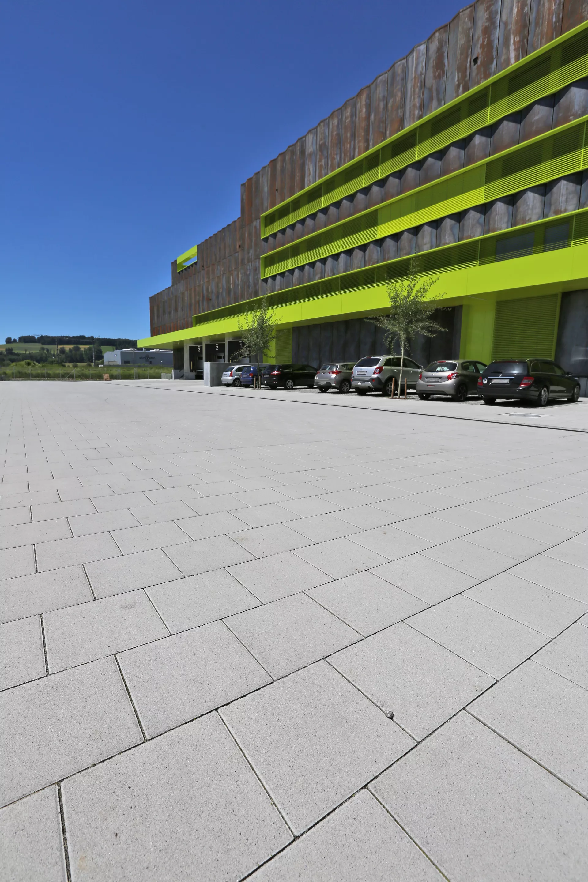 VS 5 Schwerlaststein mit Verschiebesicherung grau glatt gefast englisch palettiert L 30 cm B 30 cm H 12.8 cm