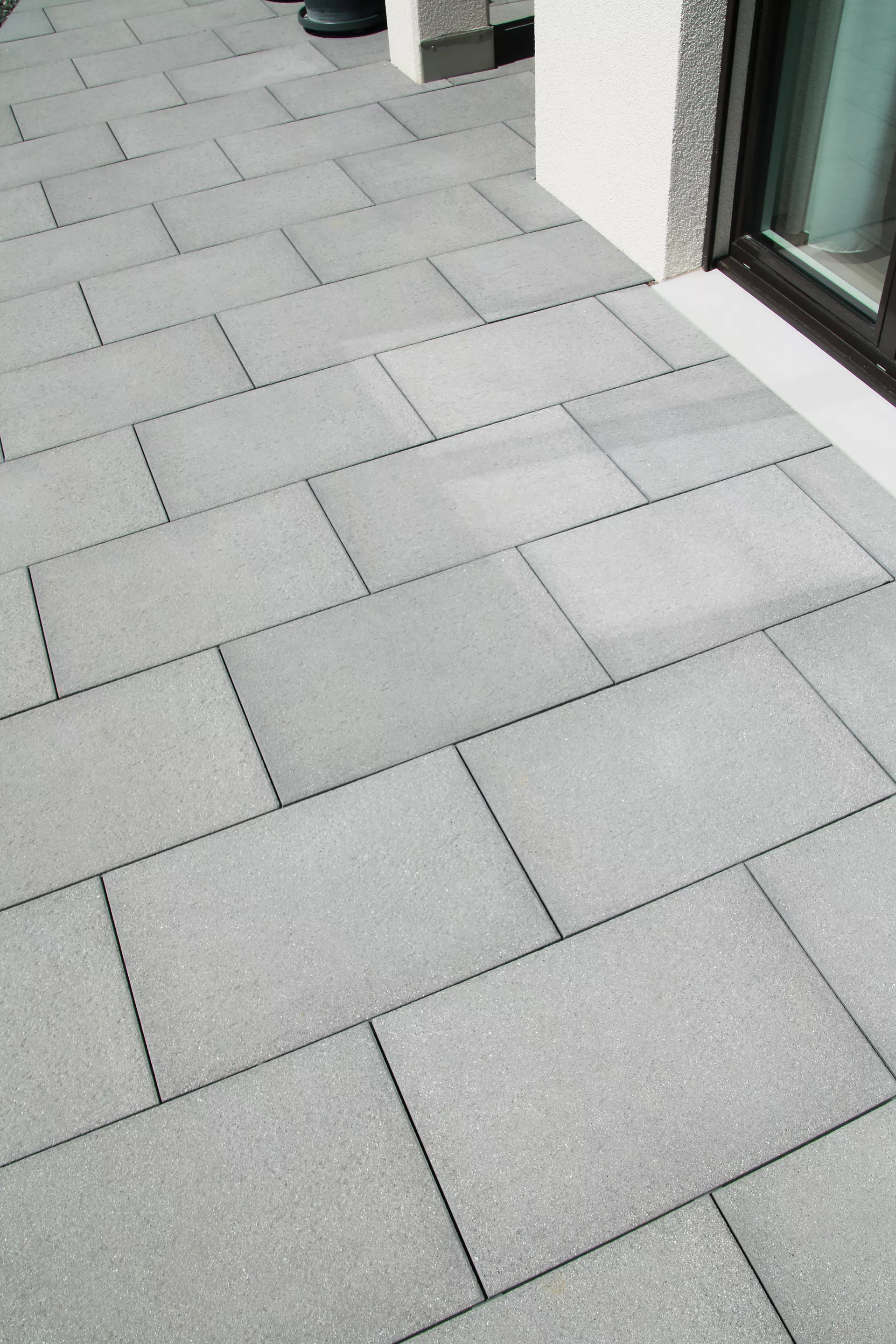 STRUKTURA Gehwegplatte mit Travertinstruktur naturgrau strukturiert gestrahlt gefast L 60 cm B 40 cm H 4 cm