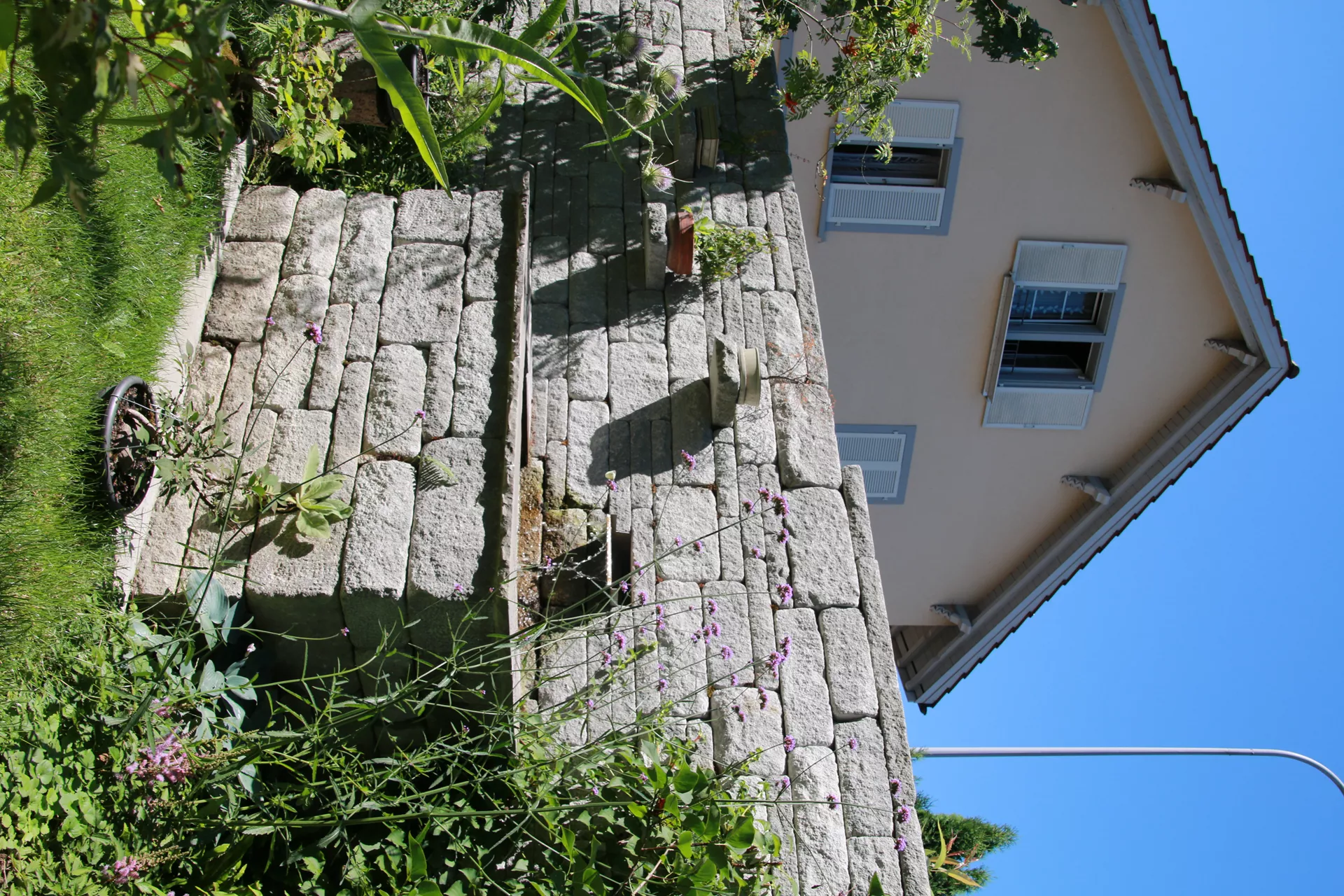 SANTURO Landhausmauer Typ 2 2-seitig gespalten grau Kanten gebrochen L 30-50 cm B 25 cm H 15 cm