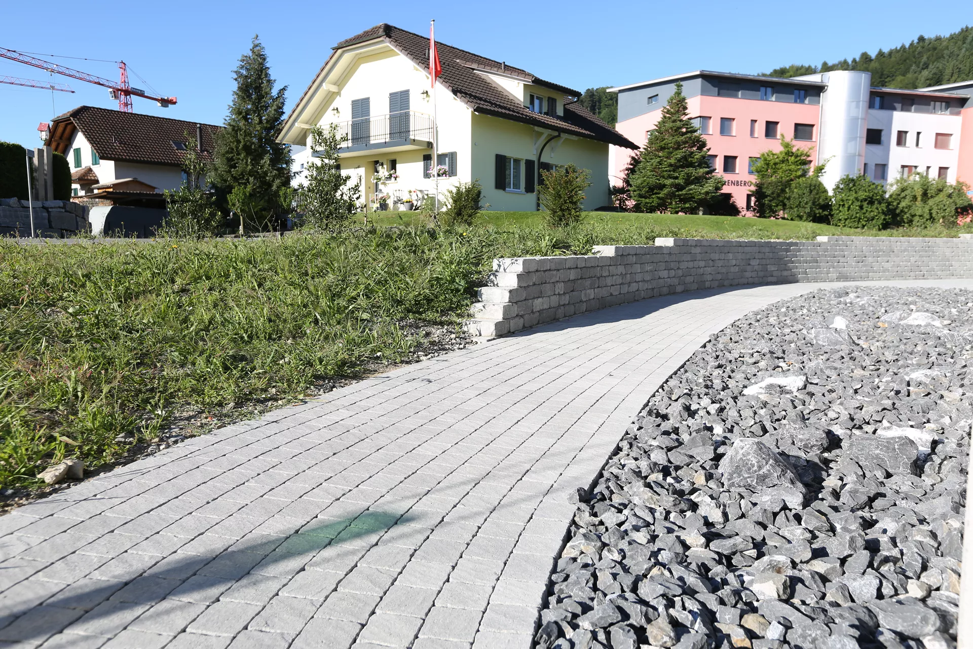 FRIEDA Pflasterstein perlgrau strukturiert Kanten gebr. L 8.8-11.8 cm B 9.8 cm H 7 cm