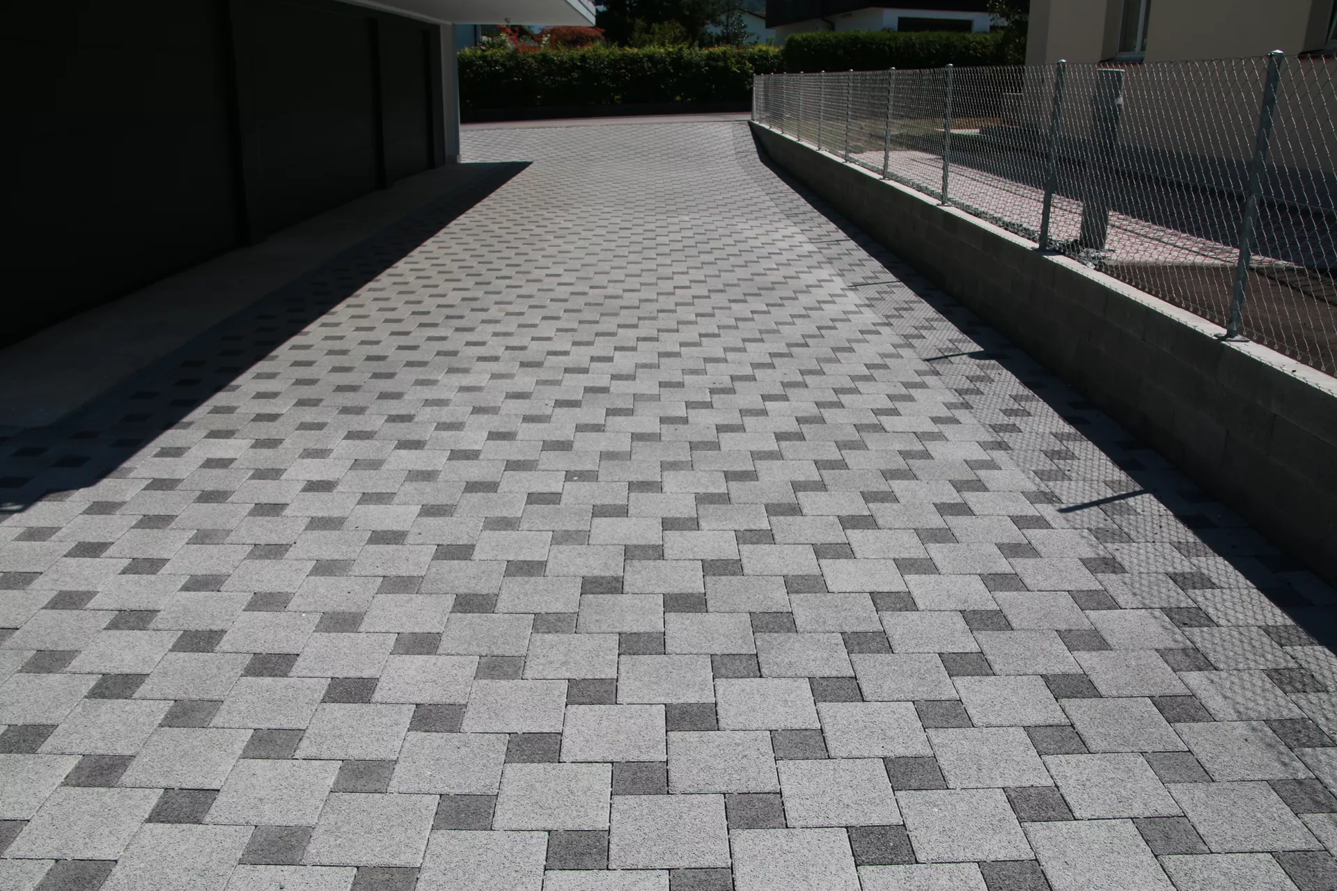 CARENA Sickerstein fino mit Nocken grau haufwerksporig gefast L 25 cm B 25 cm H 8 cm