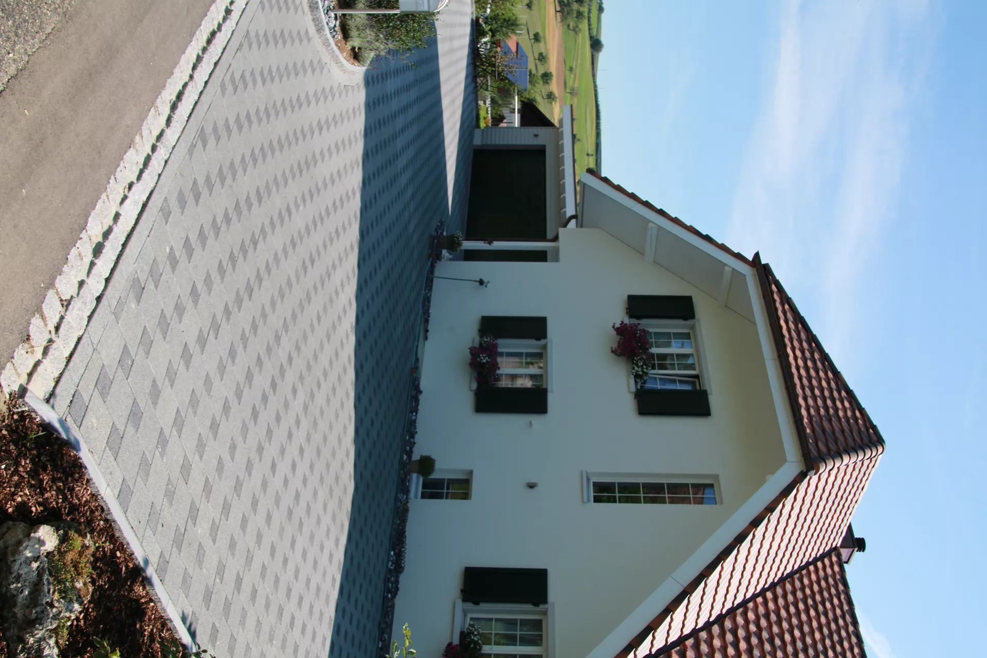 CARENA Sickerstein fino mit Nocken grau haufwerksporig gefast L 25 cm B 25 cm H 8 cm