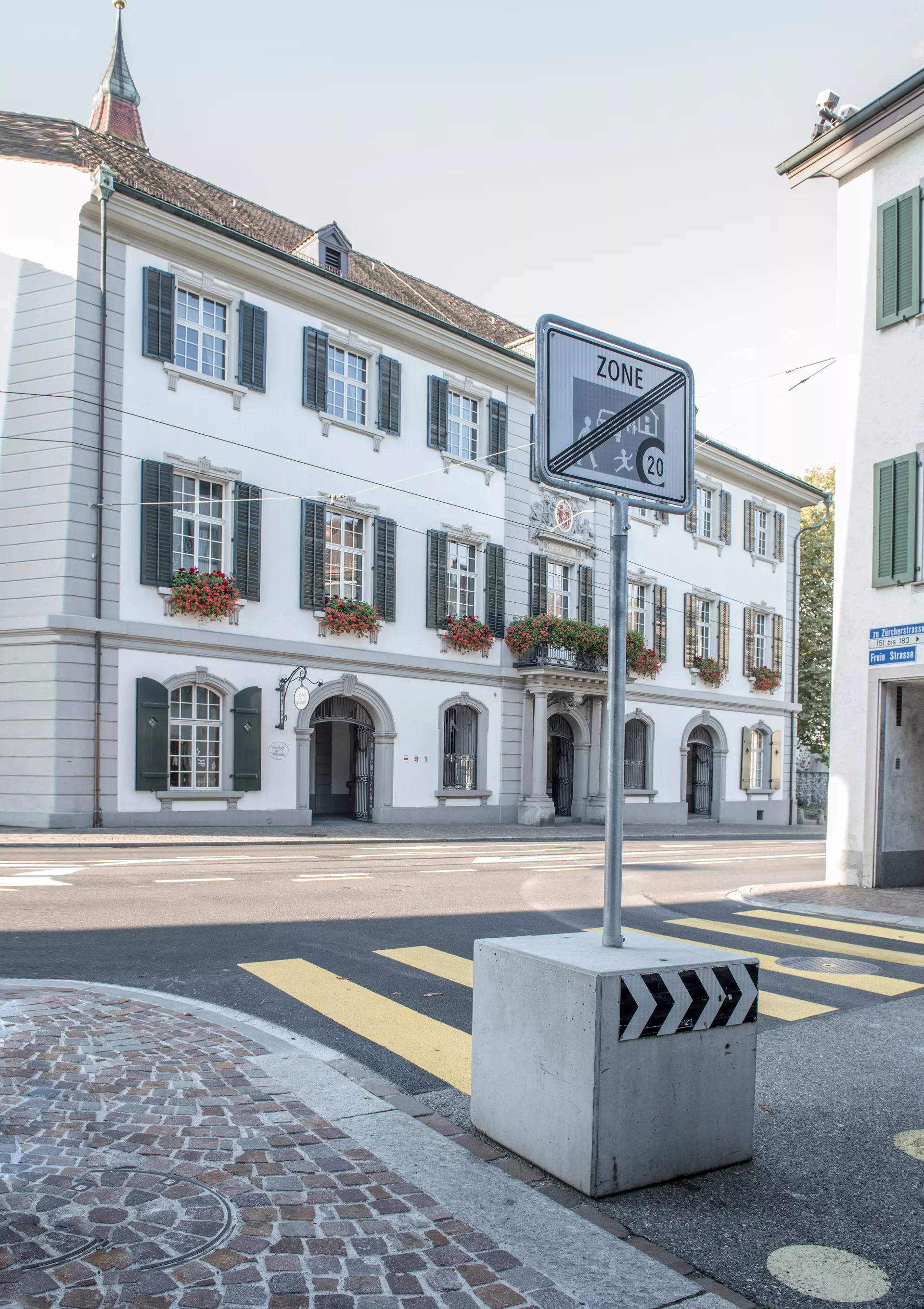 WILD Absperrsockel grau glatt gefast L 70 cm B 70 cm H 70 cm