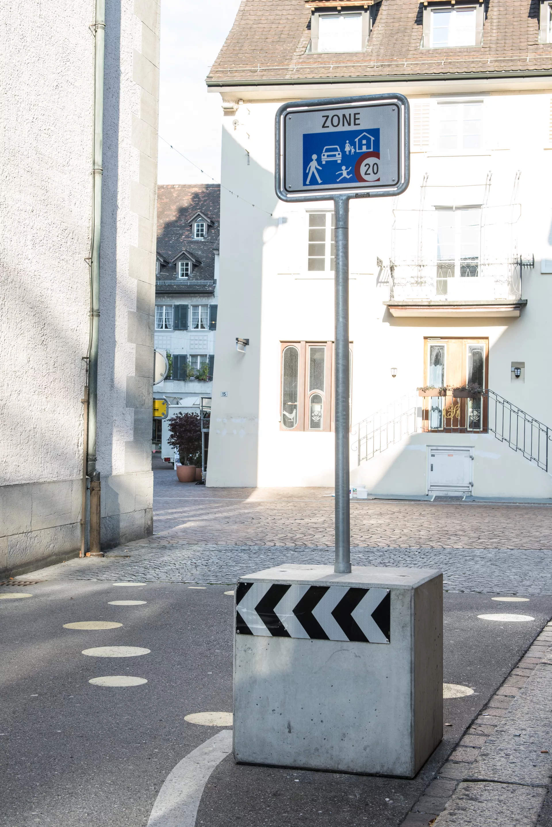 WILD Absperrsockel grau glatt gefast L 70 cm B 70 cm H 70 cm