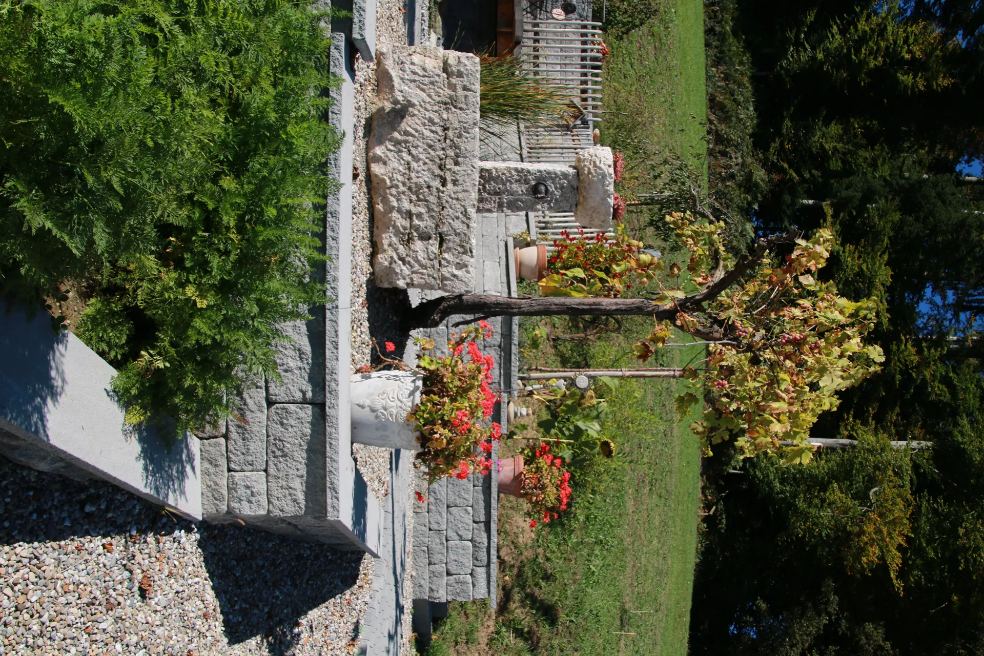 SANTURO Landhausmauer Typ 2 2-seitig gespalten grau Kanten gebrochen L 30-50 cm B 25 cm H 15 cm