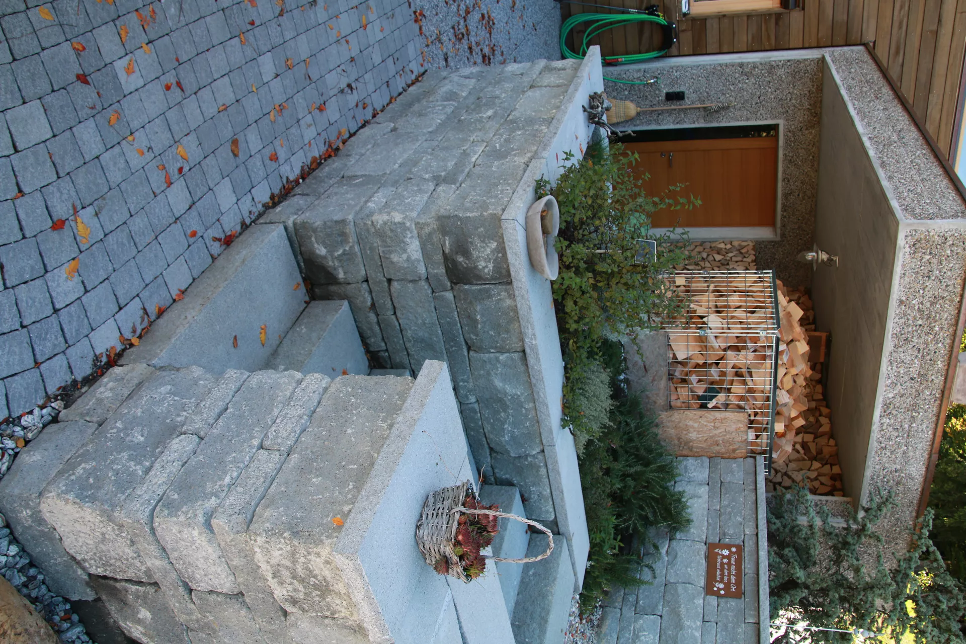 SANTURO Landhausmauer Typ 2 2-seitig gespalten grau Kanten gebrochen L 30-50 cm B 25 cm H 15 cm