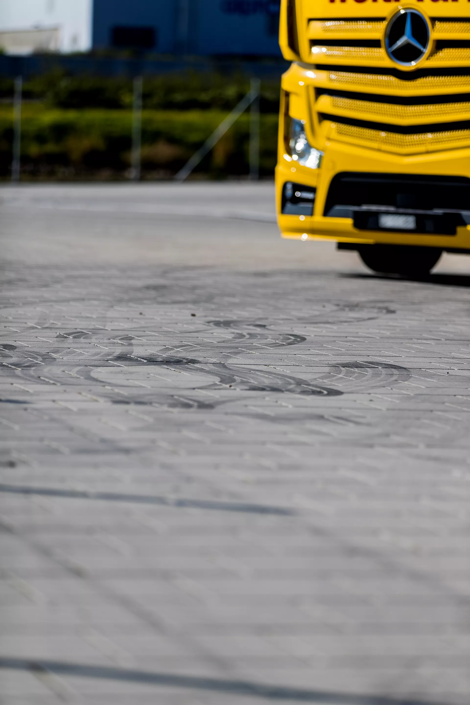 VS 5 Schwerlaststein mit Verschiebesicherung grau glatt gefast englisch palettiert L 30 cm B 30 cm H 12.8 cm