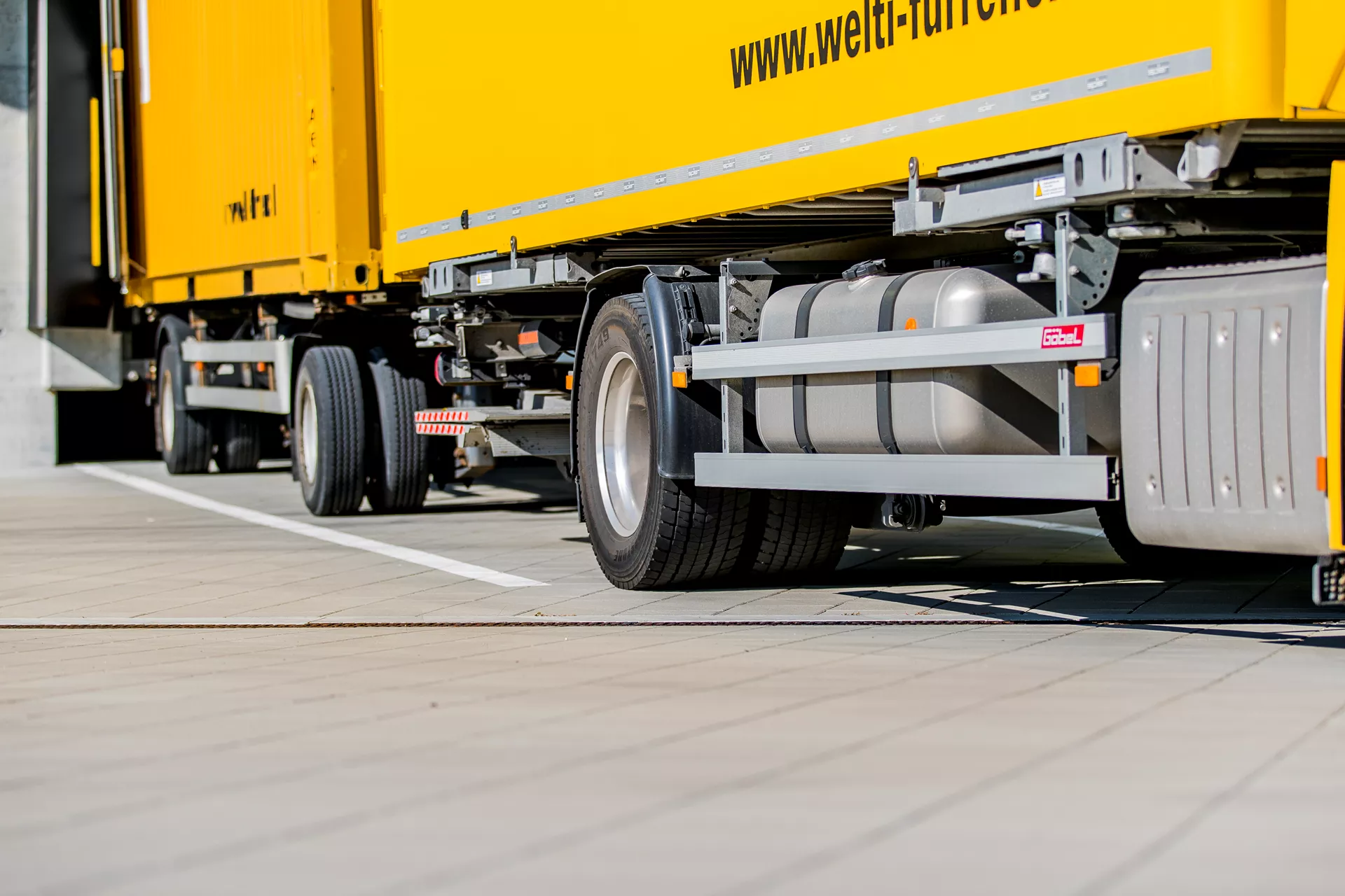 VS 5 Schwerlaststein mit Verschiebesicherung grau glatt gefast englisch palettiert L 30 cm B 30 cm H 12.8 cm