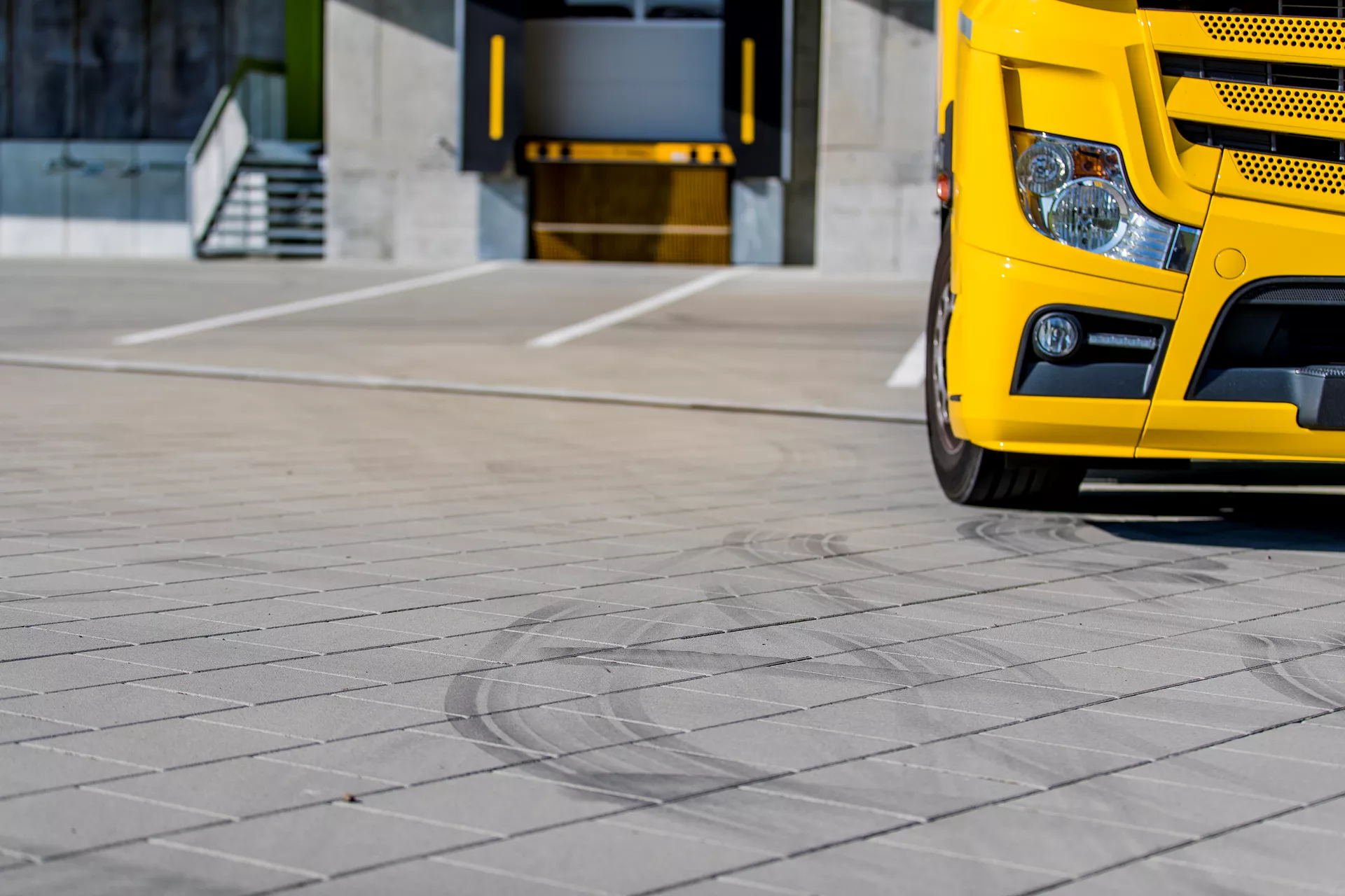 VS 5 Schwerlaststein mit Verschiebesicherung grau glatt gefast englisch palettiert L 30 cm B 30 cm H 12.8 cm