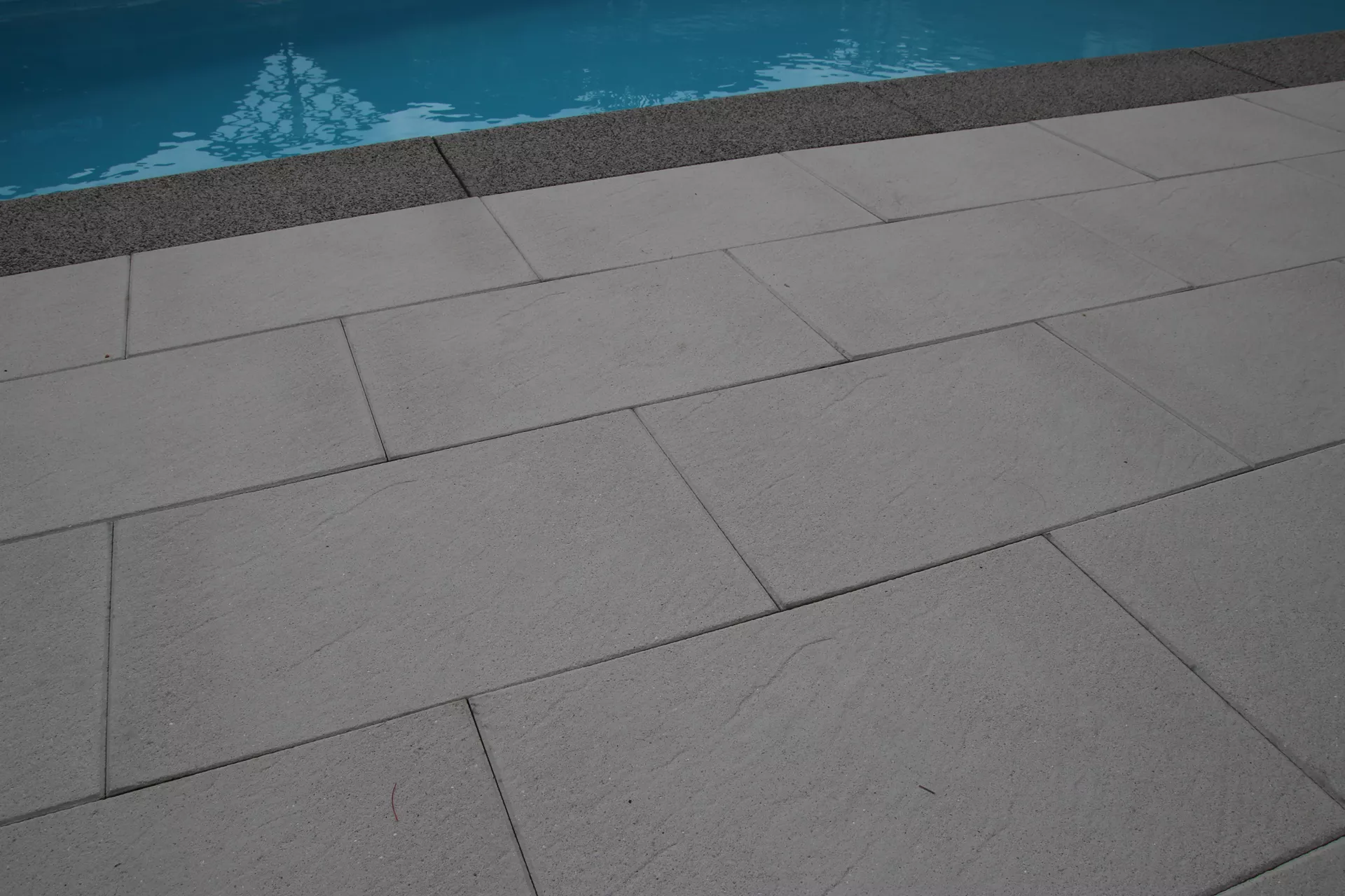 ESTRELLA Gehwegplatte grau-anthrazit strukturiert gestrahlt gefast L 60 cm B 40 cm H 4 cm