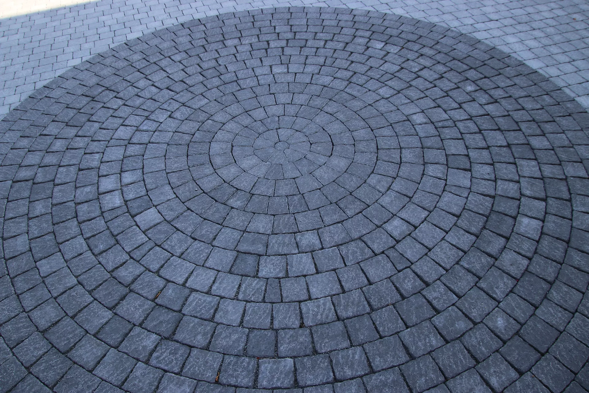 FRIEDA FORMATO Pflasterstein perlgrau strukturiert Kanten gebr. L 10, 20, 30 cm B 20 cm H 7 cm