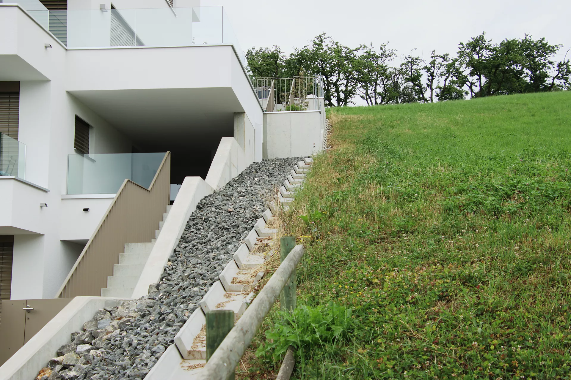 Wildbachschale bewehrt Sohlenbreite 20-28 cm L 100 cm B 38-46 cm H 15 cm