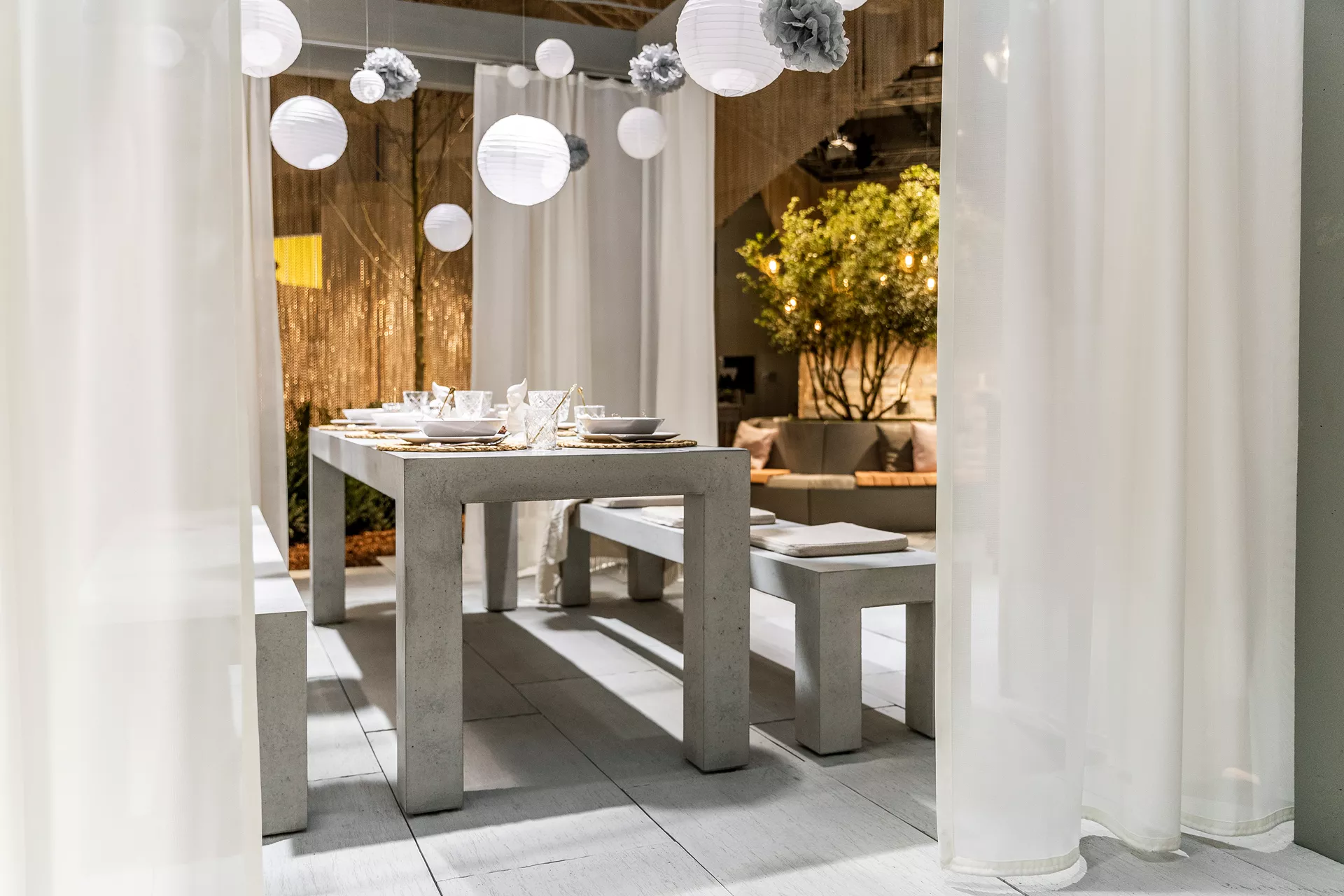 INTERMEZZO Tisch light grau glatt vollkantig bewehrt L 220 cm B 80 cm H 75 cm