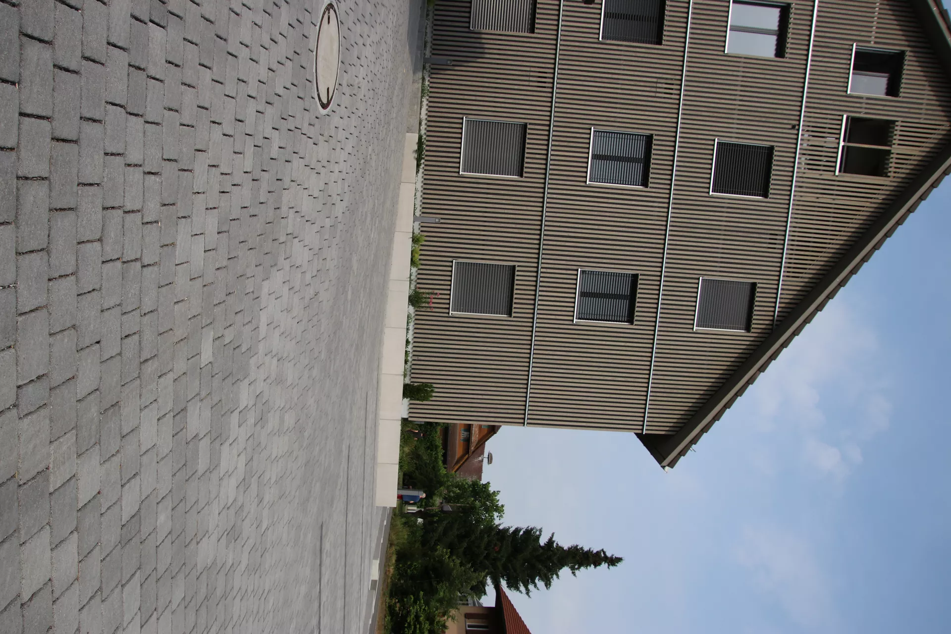 FRIEDA Pflasterstein perlgrau strukturiert Kanten gebr. L 8.8-11.8 cm B 9.8 cm H 7 cm