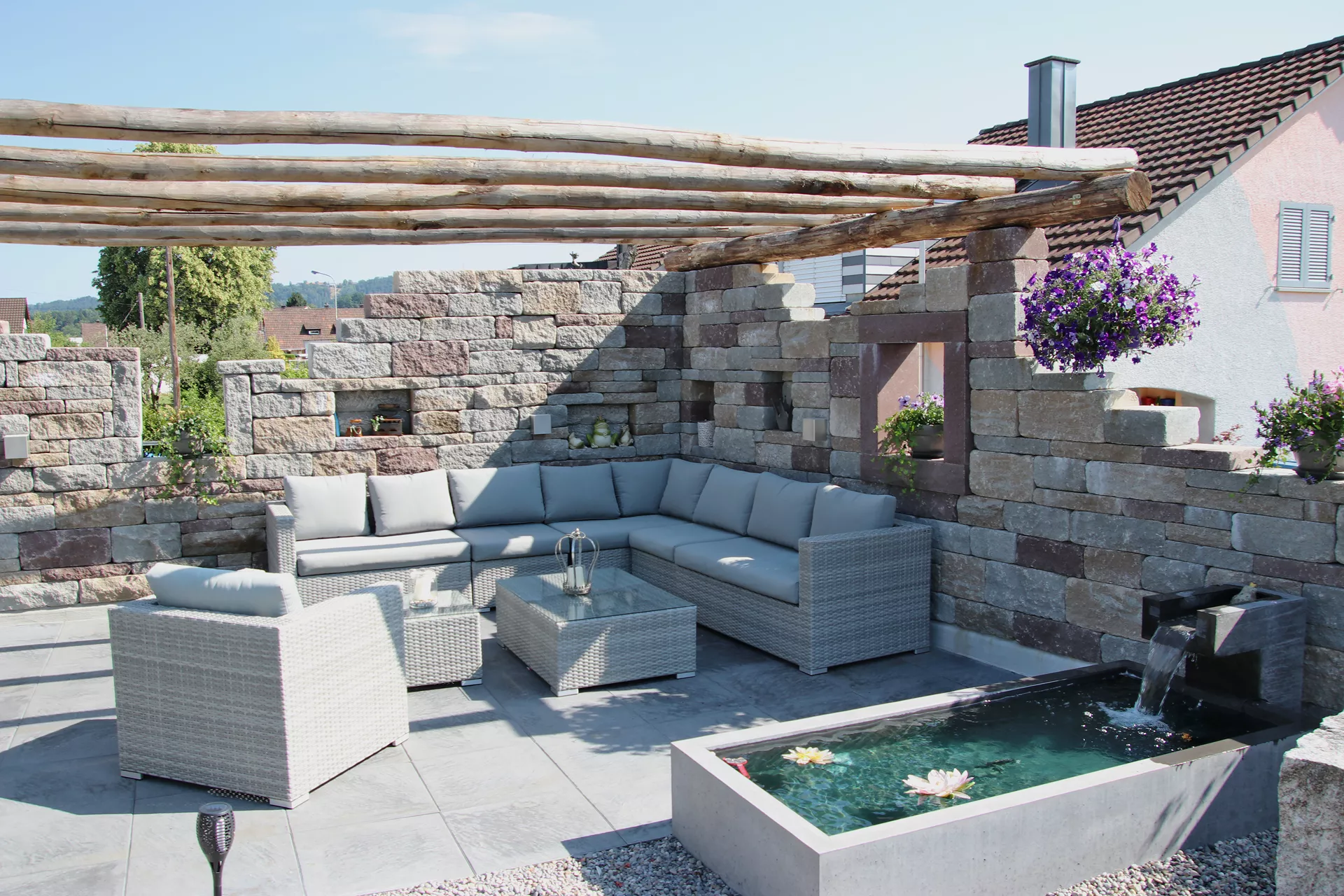 INTERMEZZO Brunnentrog grau glatt bew. Innenkante gefast Aussenkante vollk., inkl. Standrohr L 200 cm B 90 cm H 37 cm W 8 cm