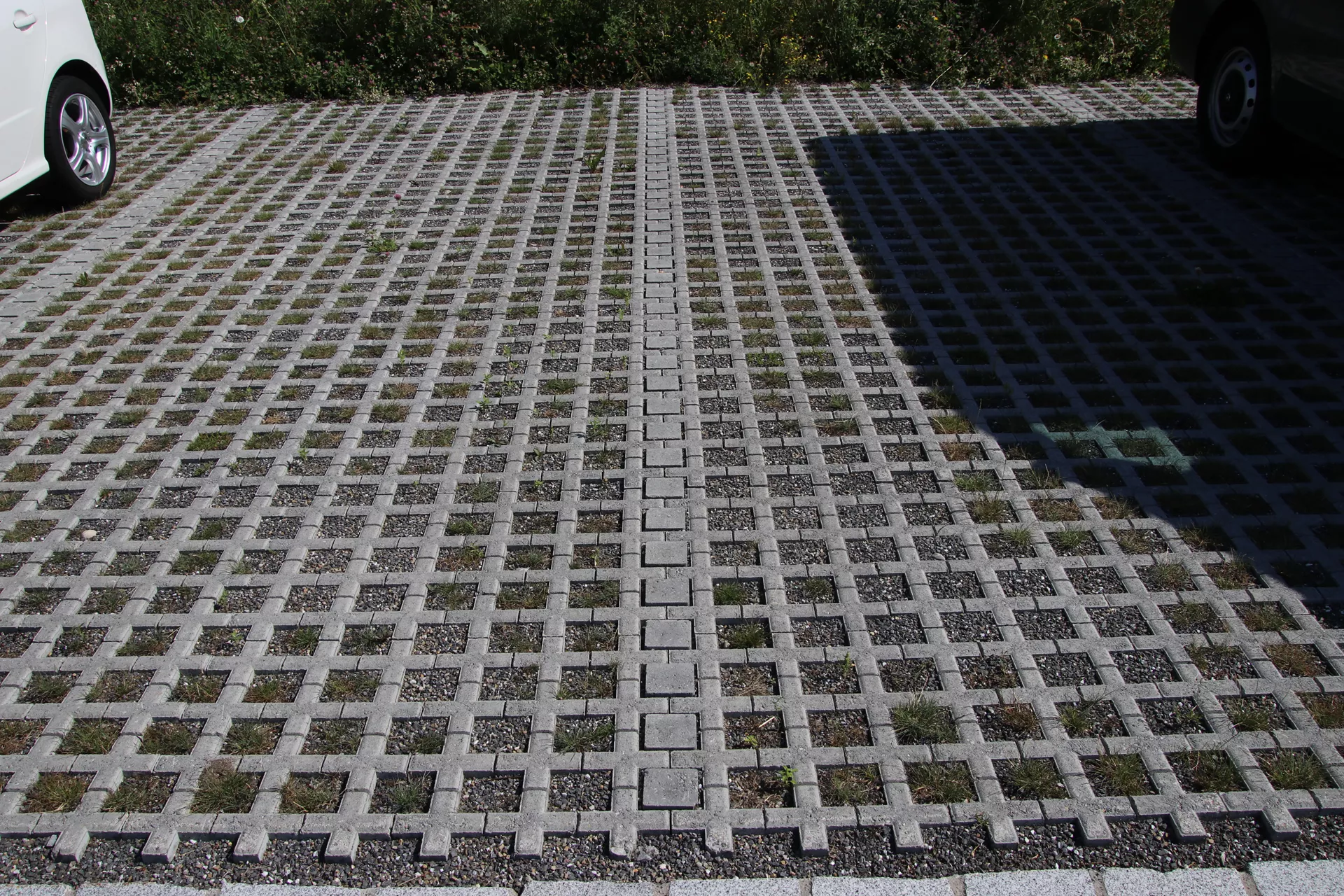 QUADRO Rasengitterstein grau L 58 cm B 47 cm H 10 cm