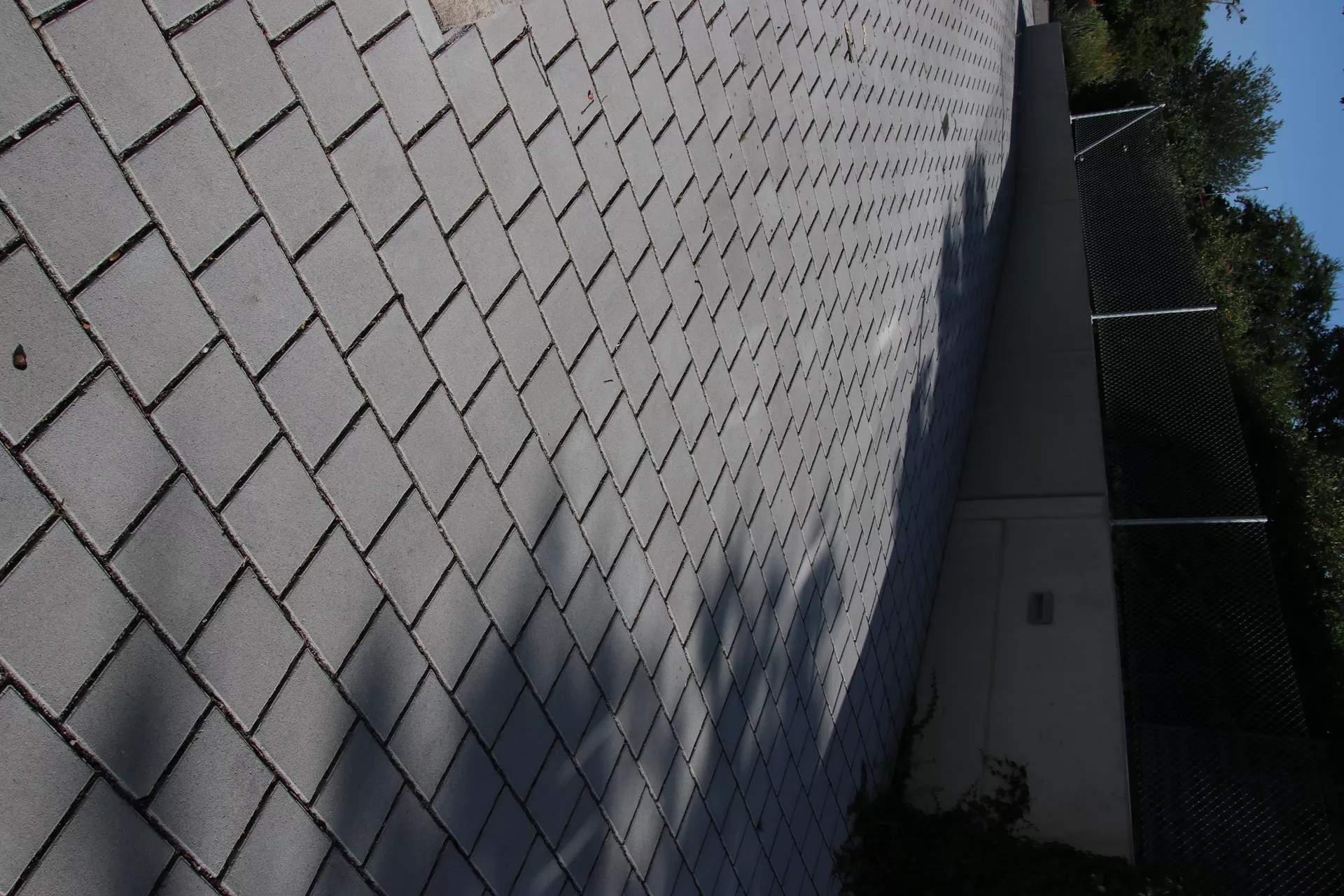 CARENA SPLITT Ökostein mit Nocken grau glatt gefast L 25 cm B 25 cm H 8 cm