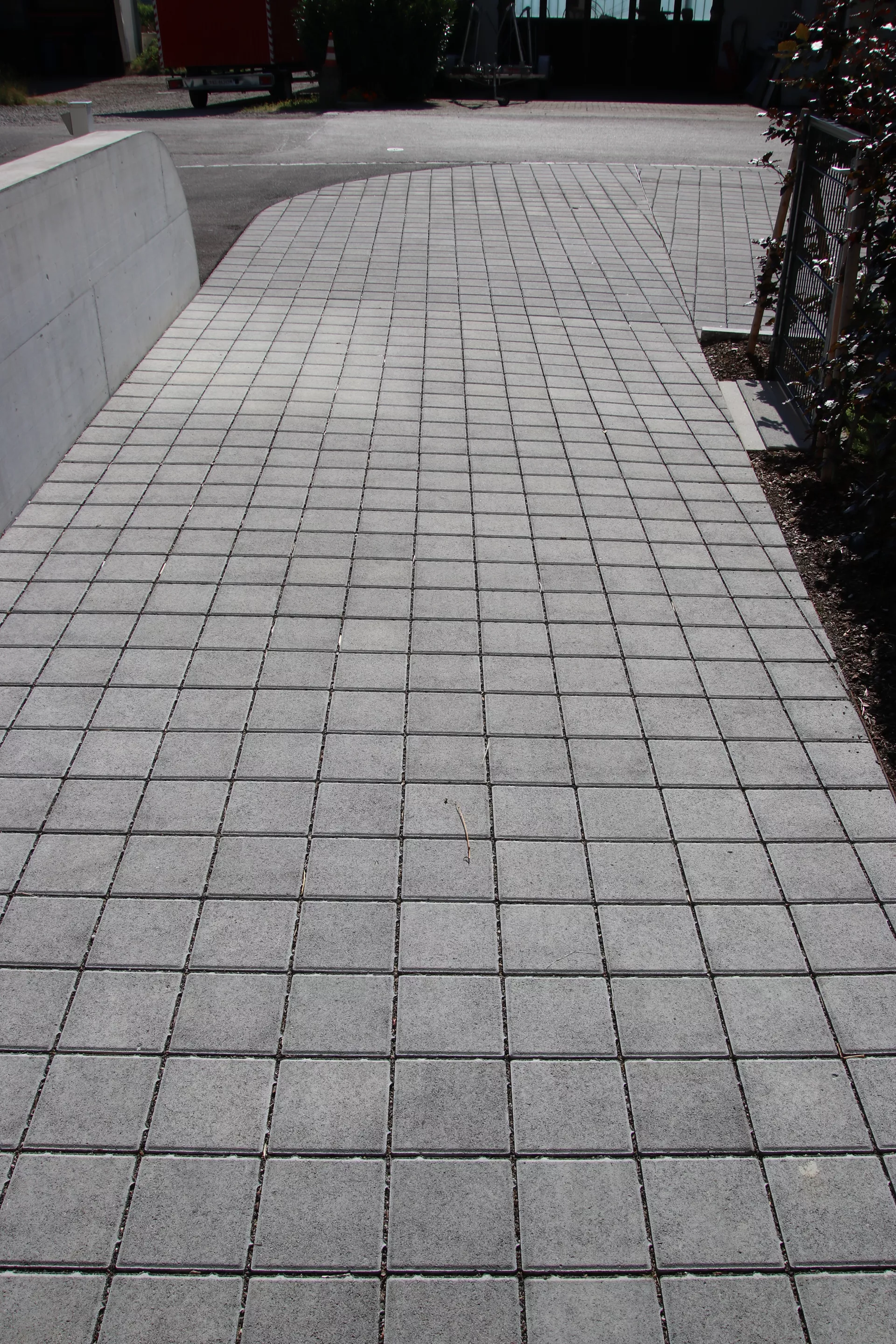 CLASSIC DRAIN Ökostein mit Nocken Normalstein grau glatt leicht gefast L 20 cm B 20 cm H 8 cm