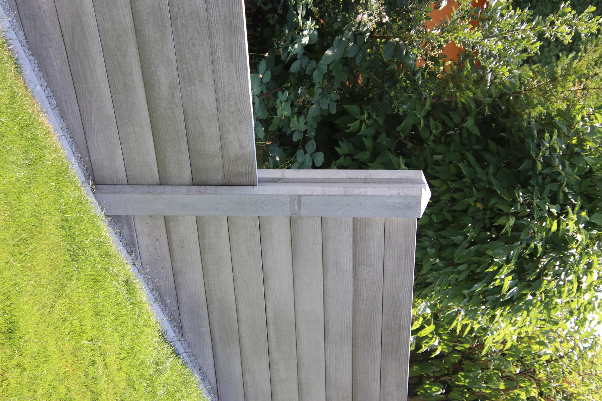 Betonbrett gegossen leicht bewehrt grau glatt vollkantig L 200 cm B 4 cm H 30 cm