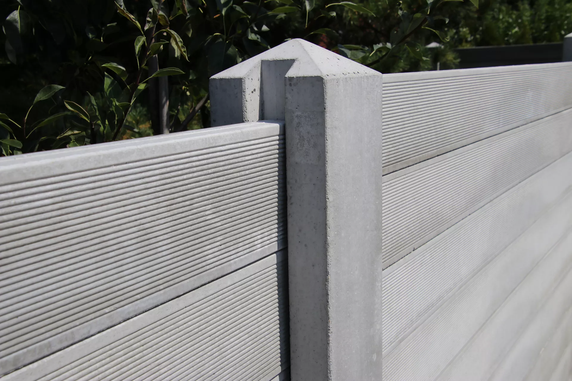 Pfosten für Betonbrett Typ C Zwischenpfosten 2 Nuten grau glatt vollkantig L 15 cm B 15 cm H 250 cm