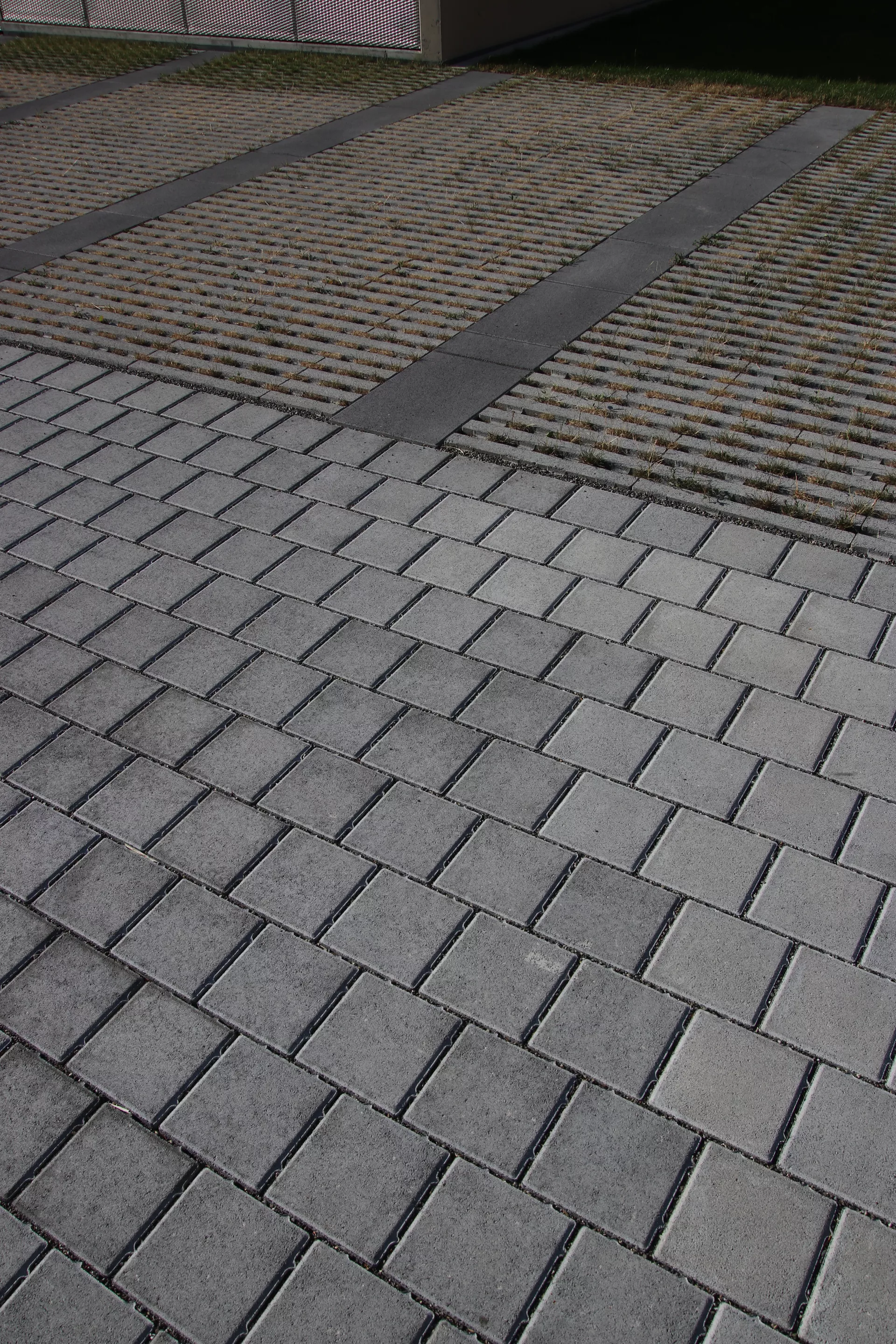 CLASSIC DRAIN Ökostein mit Nocken Normalstein grau glatt leicht gefast L 20 cm B 20 cm H 8 cm