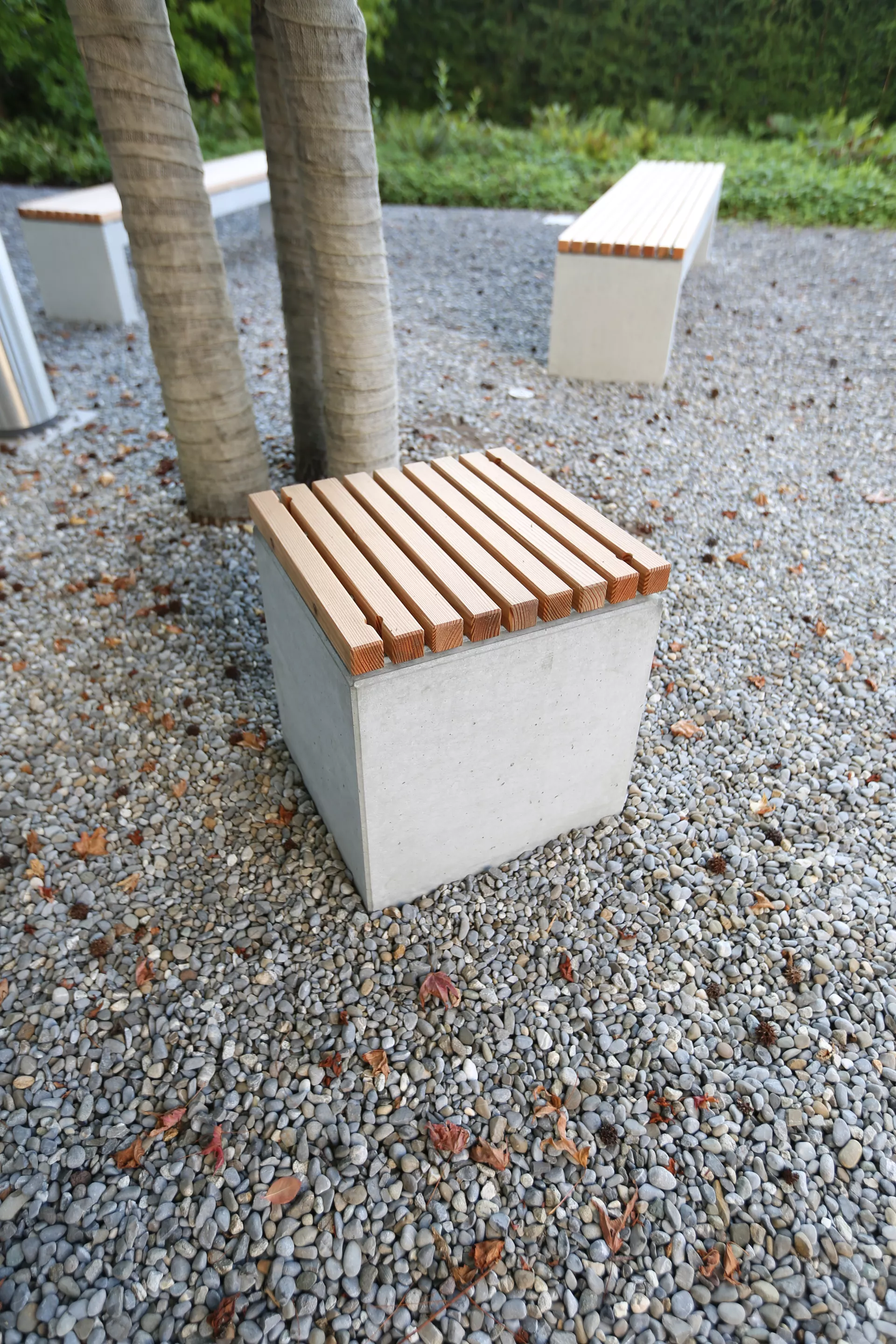 KUBUS Sitzelement mit Holzrost heavy grau glatt gefast L 45 cm B 45 cm H 50 cm