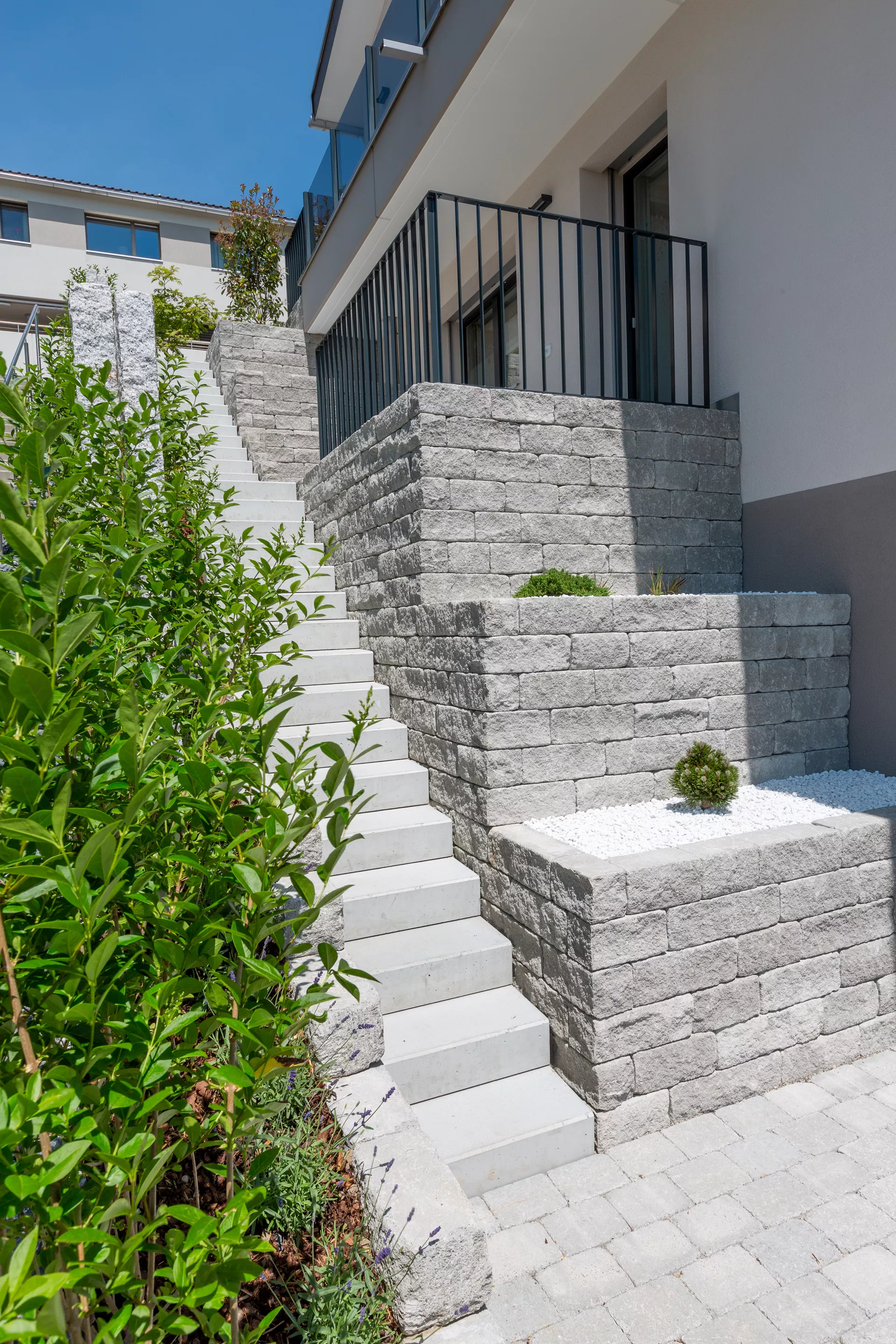 SANTURO Mini Landhausmauer 2-seitig gespalten grau L 30-50 cm B 15 cm H 15 cm