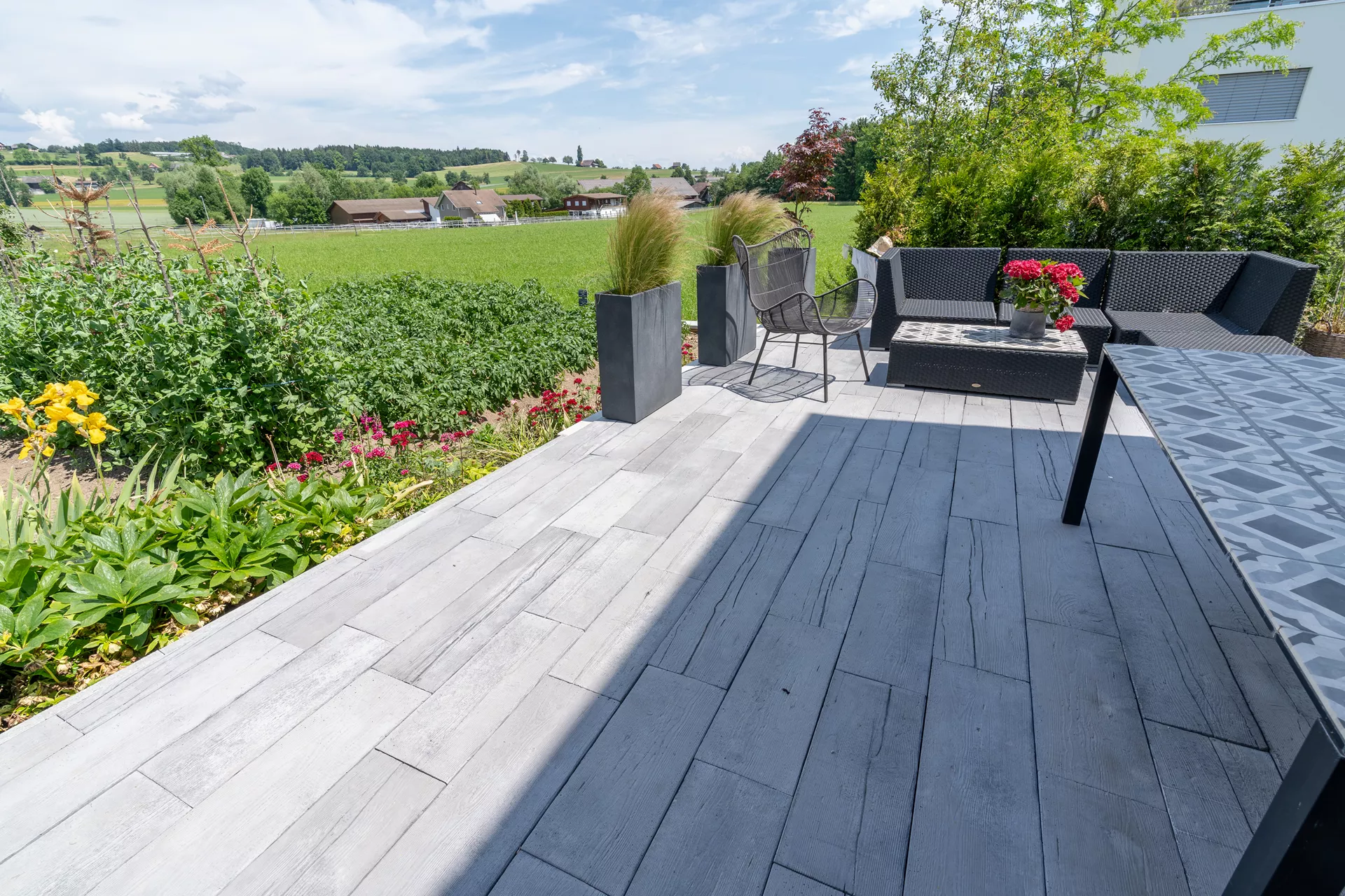 LENIA Gartenplatte mit Holzstruktur Normalplatte naturgrau strukturiert gerundet L 88-89 cm B 24.5-25.5 cm H 5 cm