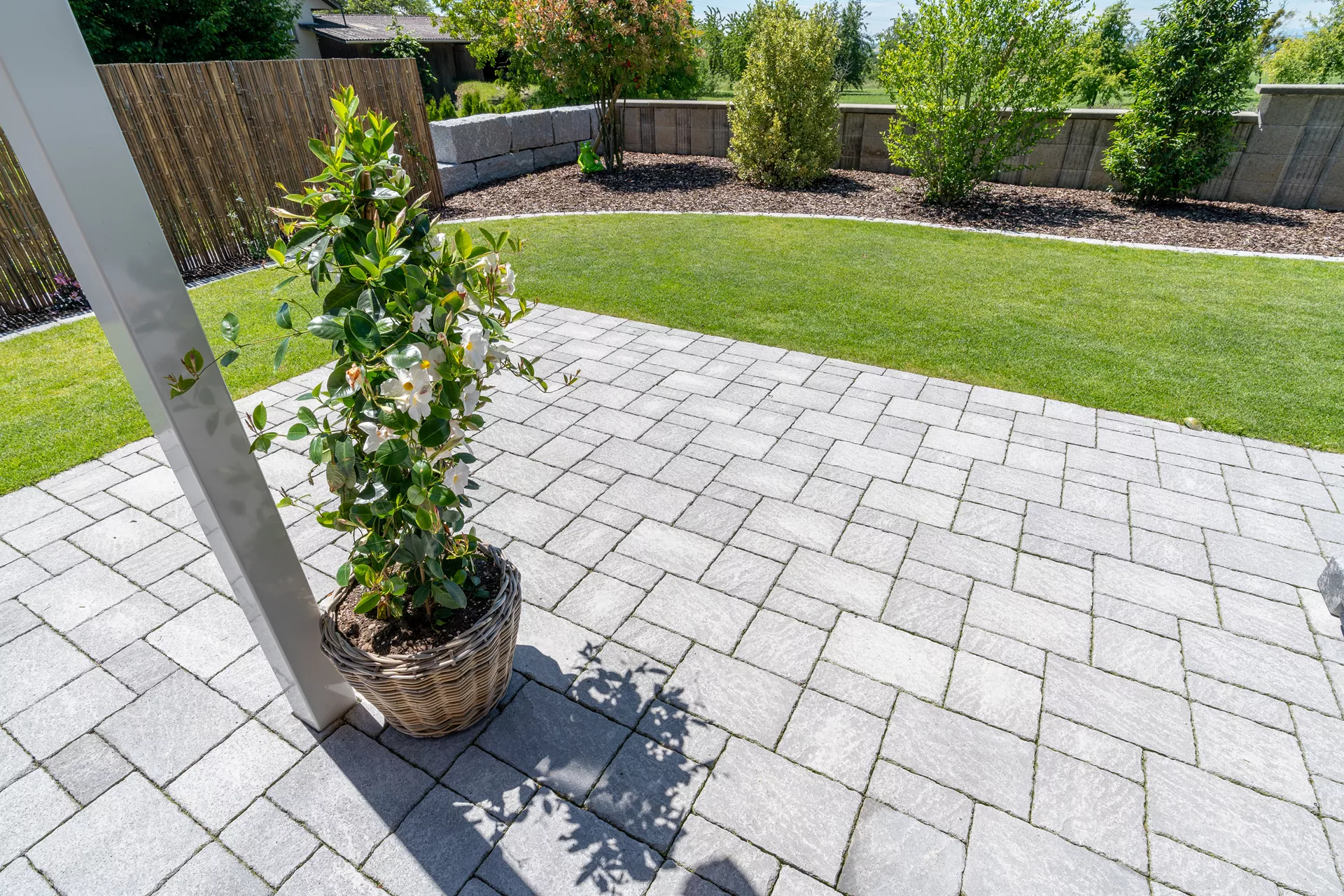 FRIEDA FORMATO Pflasterstein perlgrau strukturiert Kanten gebr. L 10, 20, 30 cm B 20 cm H 7 cm