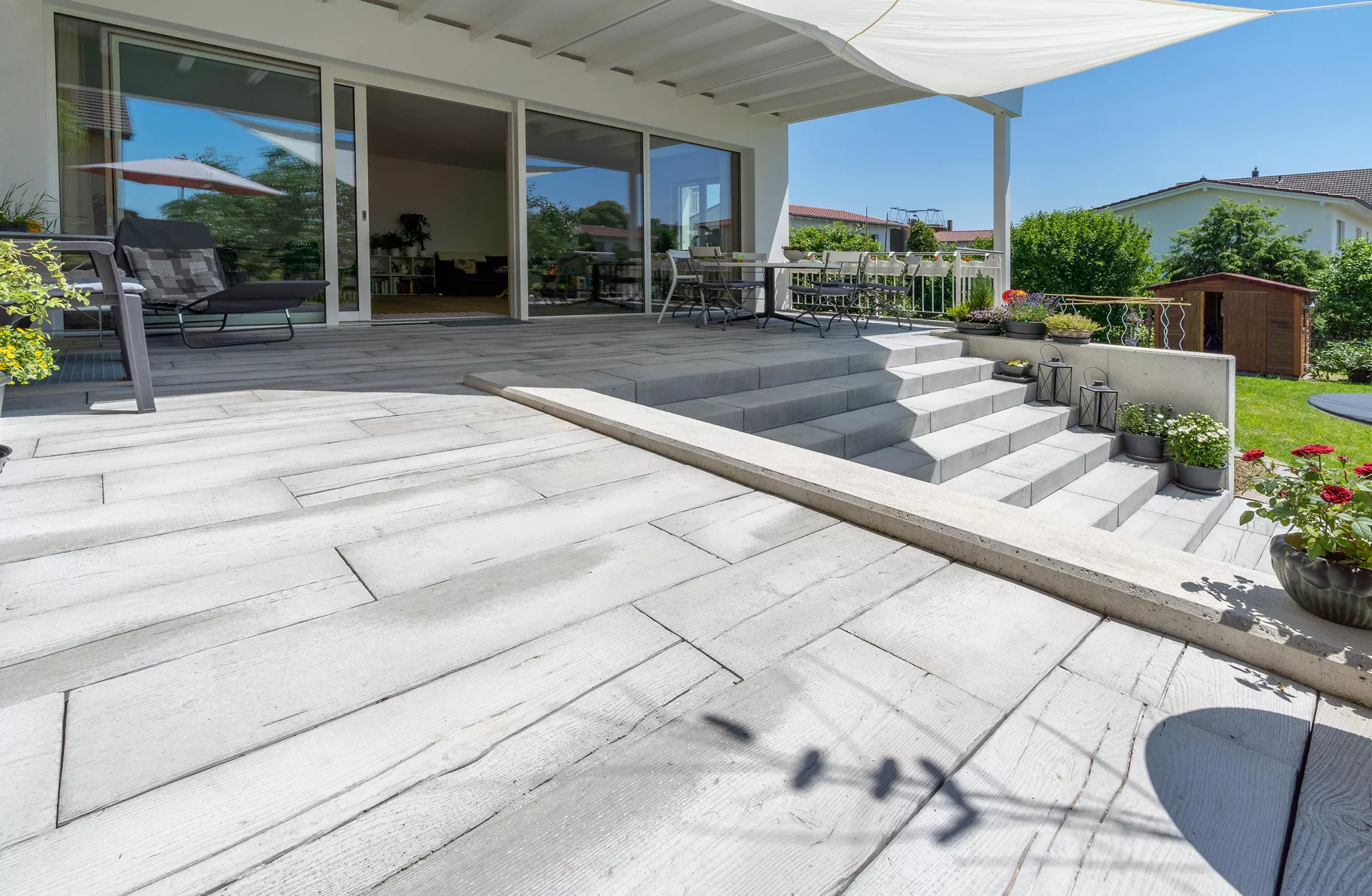 LENIA Gartenplatte mit Holzstruktur Normalplatte naturgrau strukturiert gerundet L 88-89 cm B 24.5-25.5 cm H 5 cm