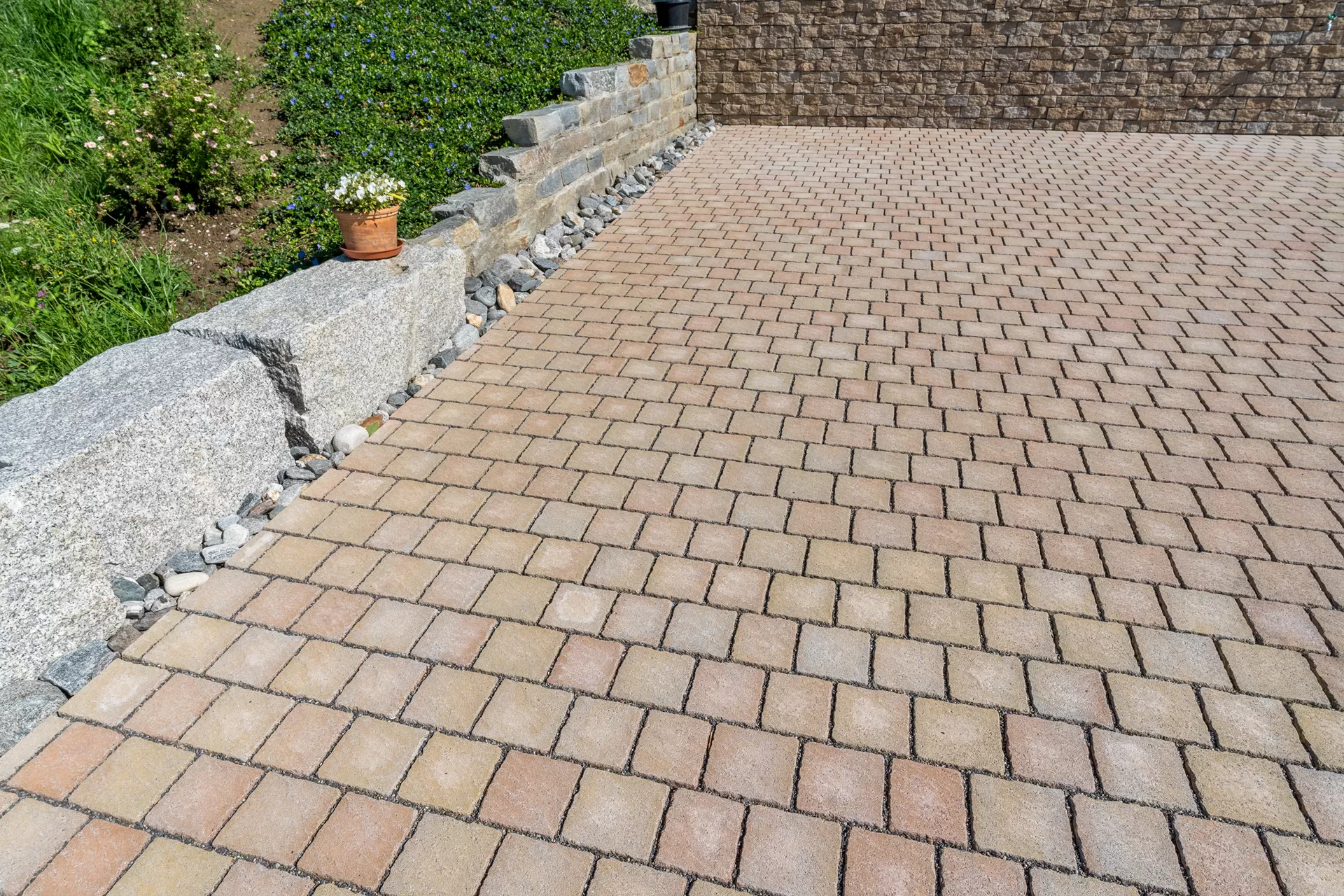 FRIEDA DRAIN Ökostein bernstein strukturiert Kanten gebrochen L 13.8-16.8 cm B 15.1 cm H 7 cm