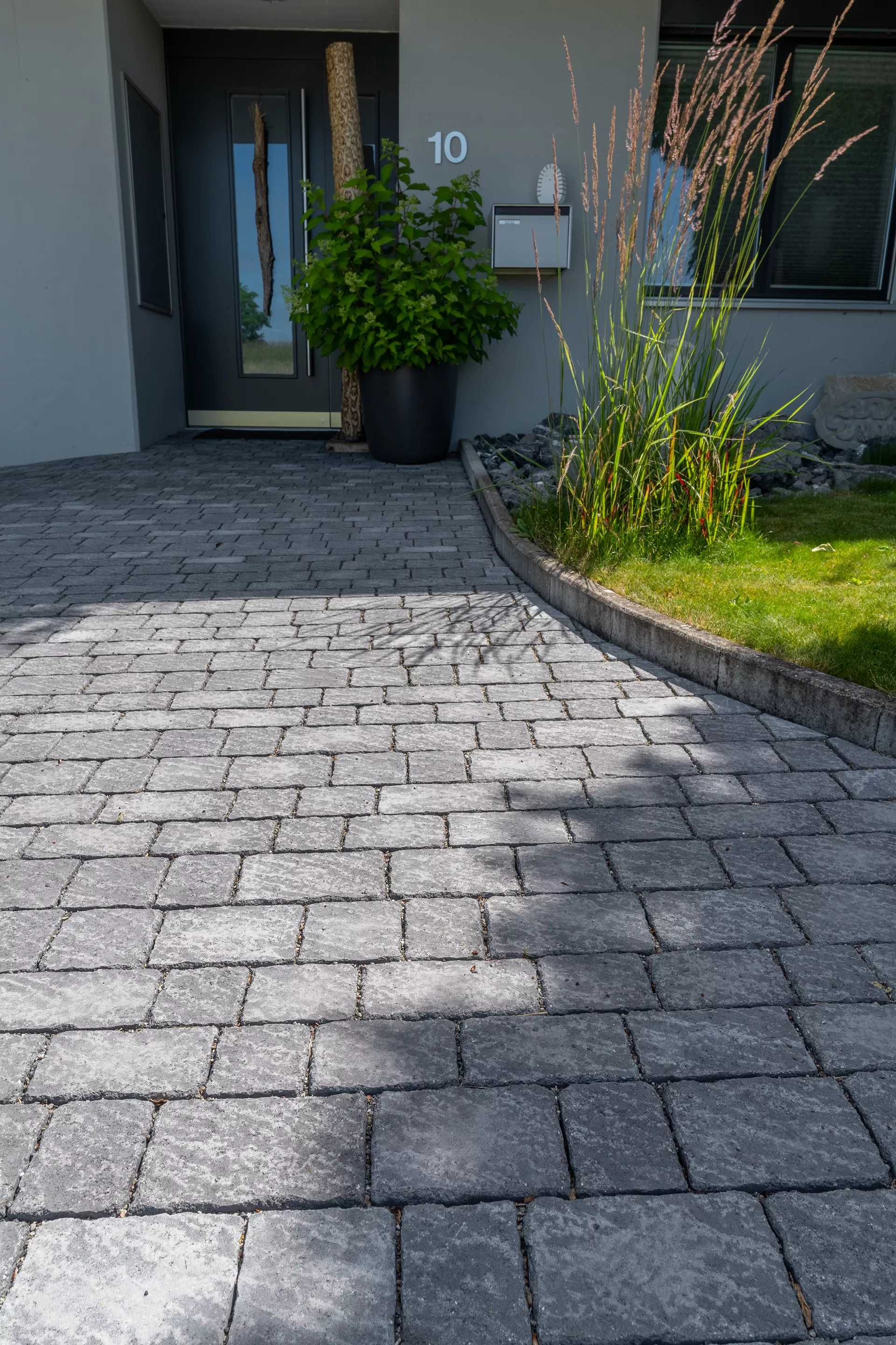 FRIEDA Wildpflaster anthrazit strukturiert Kanten gebr. L 9.4-19.4 cm B 9.4-11.9 cm H 7 cm