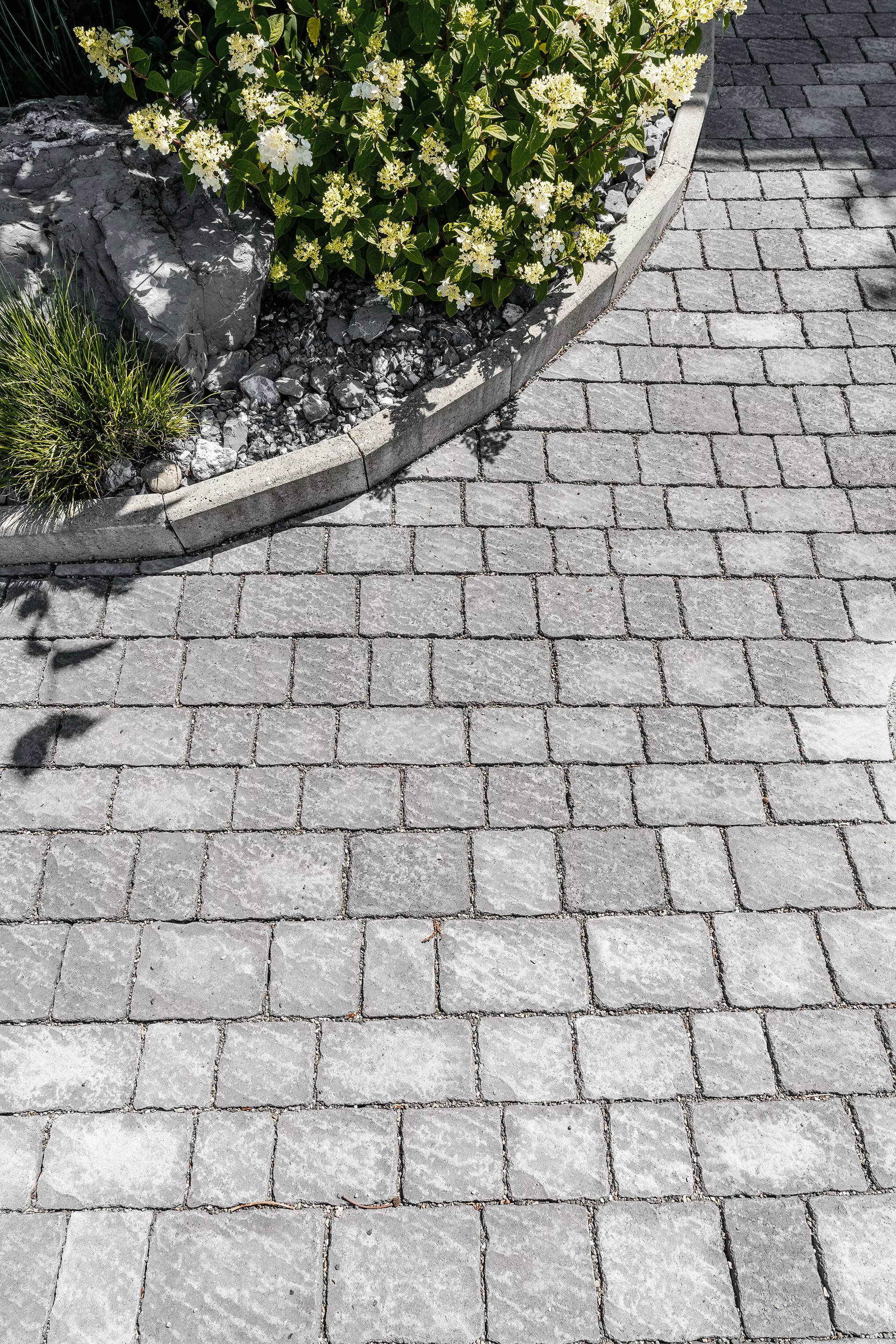 FRIEDA Wildpflaster anthrazit strukturiert Kanten gebr. L 9.4-19.4 cm B 9.4-11.9 cm H 7 cm