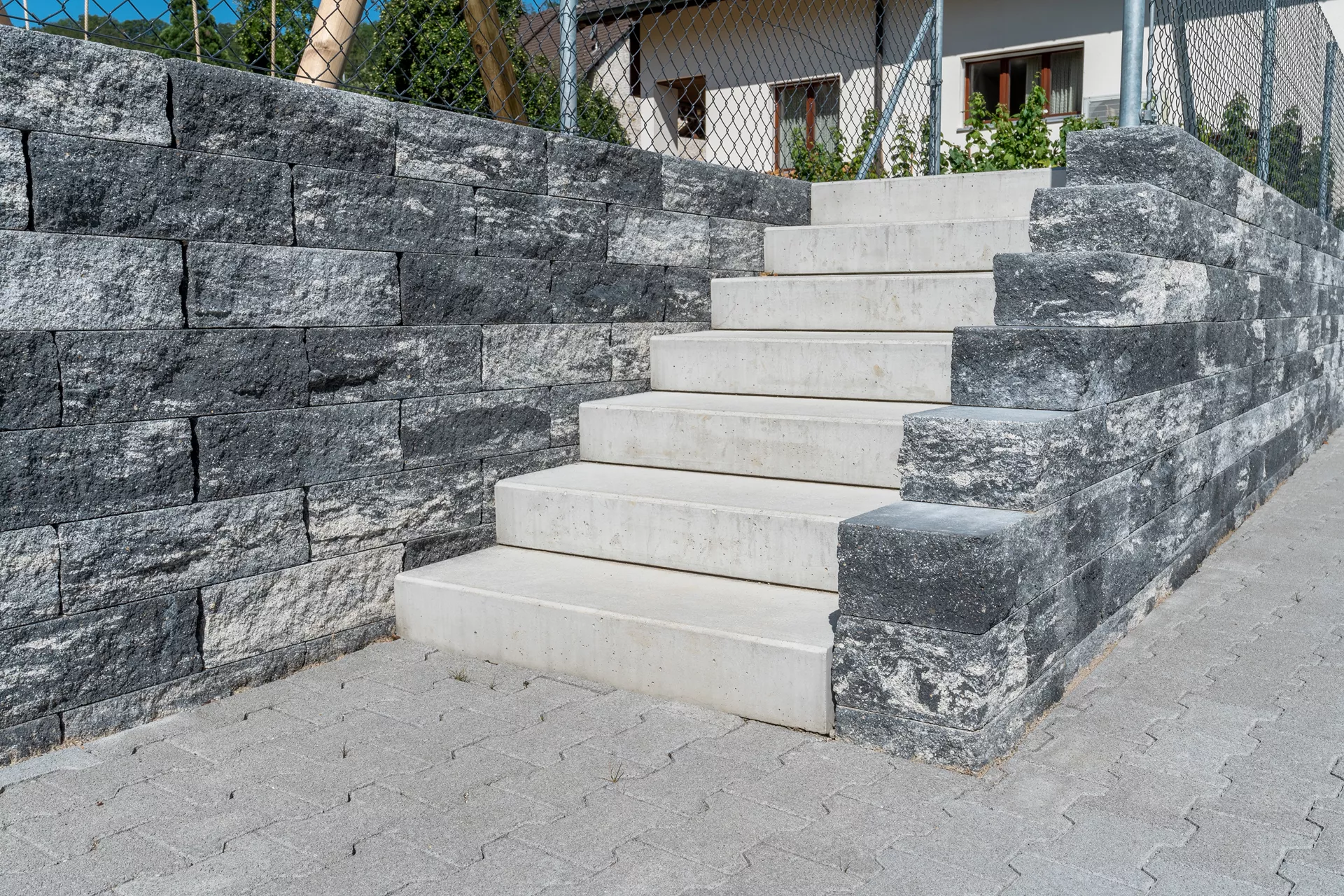 VERZASCA Felsmauer allseitig gespalten grau marmoriert L 48 cm B 16 cm H 22.5 cm