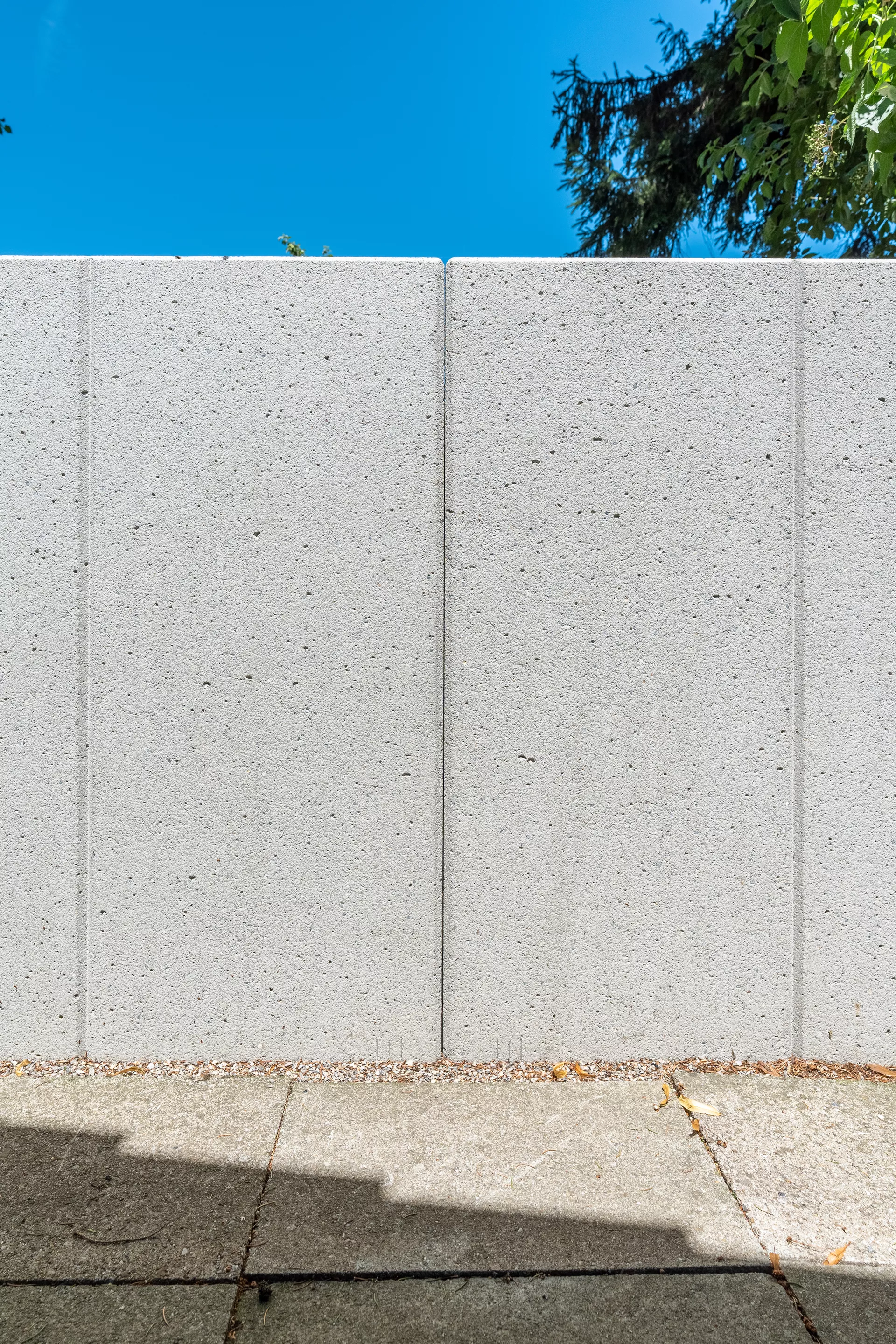 EXACTA Winkelplatte Typ 2 grau gestrahlt gefast bewehrt L 99 cm B 70 cm H 130 cm W 12 cm