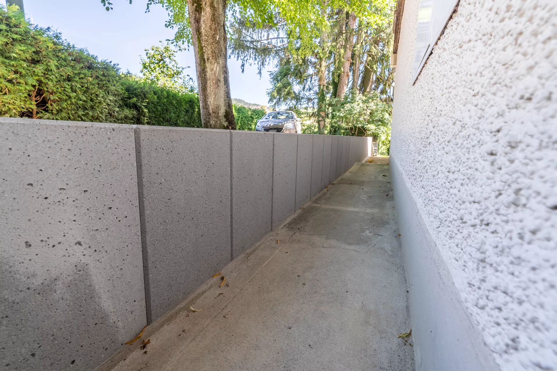 EXACTA Winkelplatte Typ 2 grau gestrahlt gefast bewehrt L 99 cm B 70 cm H 130 cm W 12 cm