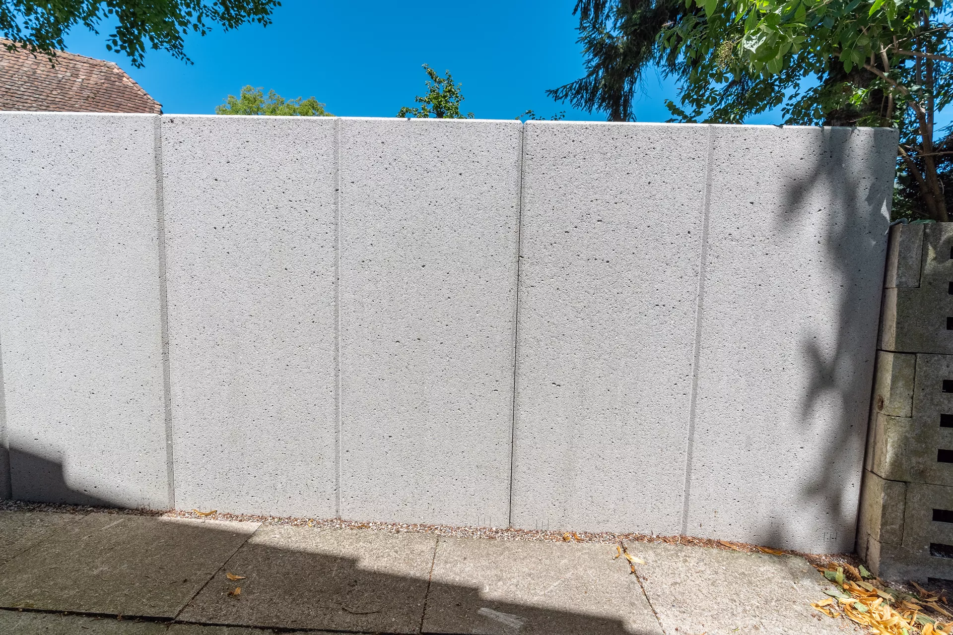 EXACTA Winkelplatte Typ 2 grau gestrahlt gefast bewehrt L 99 cm B 70 cm H 130 cm W 12 cm