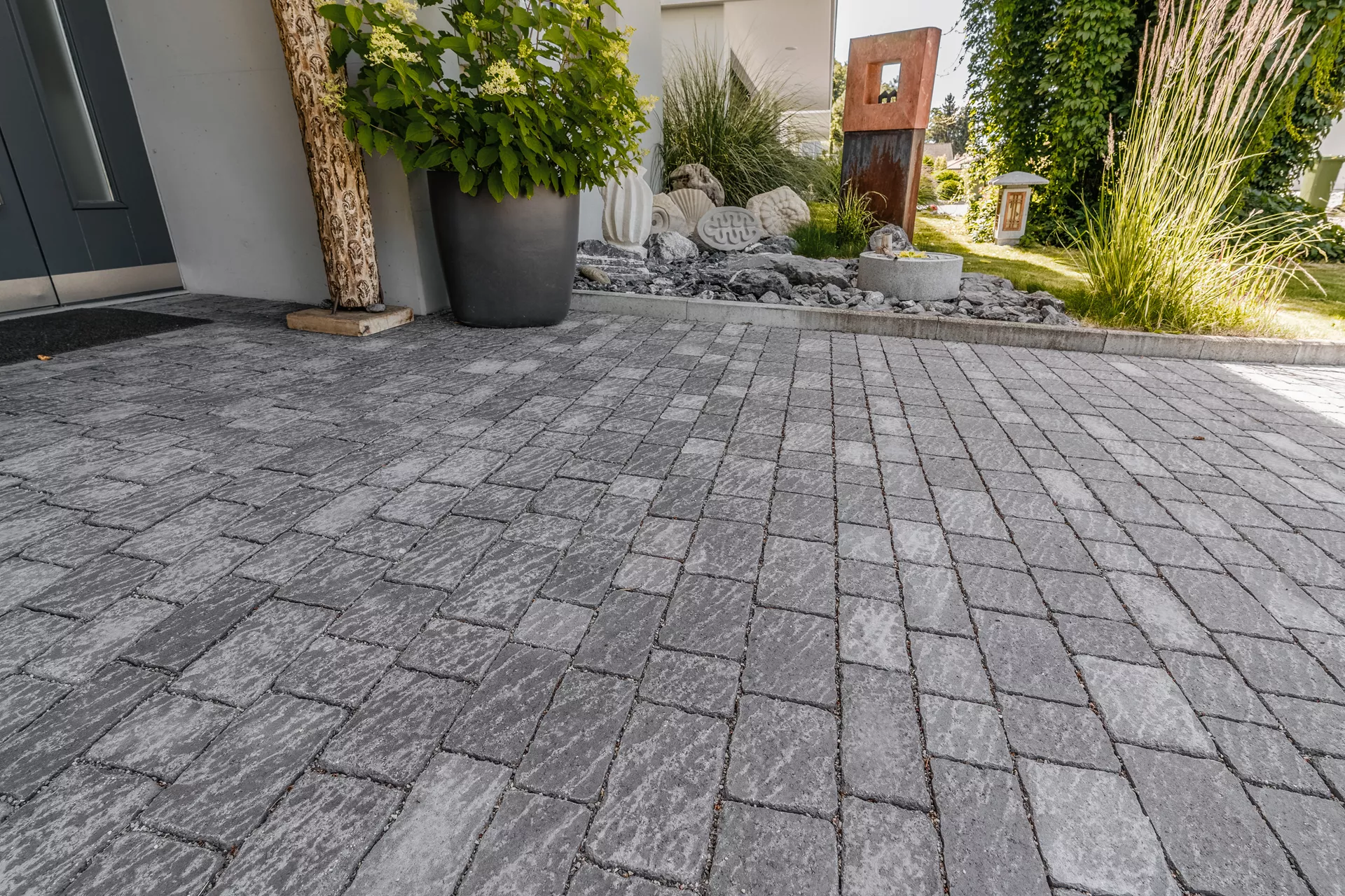 FRIEDA Wildpflaster anthrazit strukturiert Kanten gebr. L 9.4-19.4 cm B 9.4-11.9 cm H 7 cm