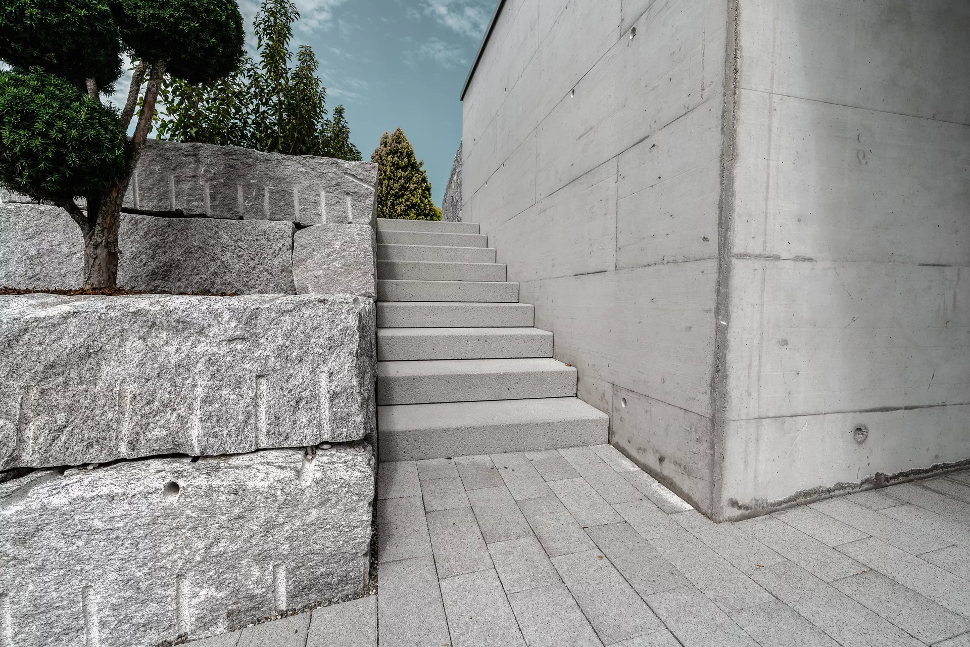 PARCO Blockstufe grau gestrahlt stirnseitig gefast L 50 cm B 36 cm H 15 cm