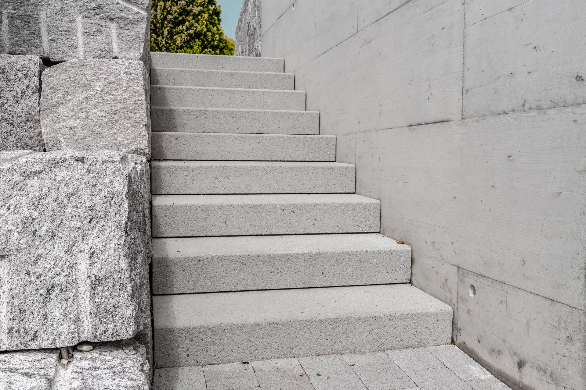 PARCO Blockstufe grau gestrahlt stirnseitig gefast L 50 cm B 36 cm H 15 cm