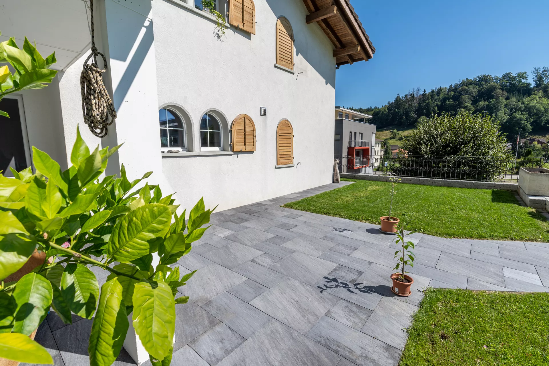 NATURE MOMENTS Gartenplatte dunkelgrau mit Schieferstruktur vollkantig L 60 cm B 60 cm H 5.5 cm