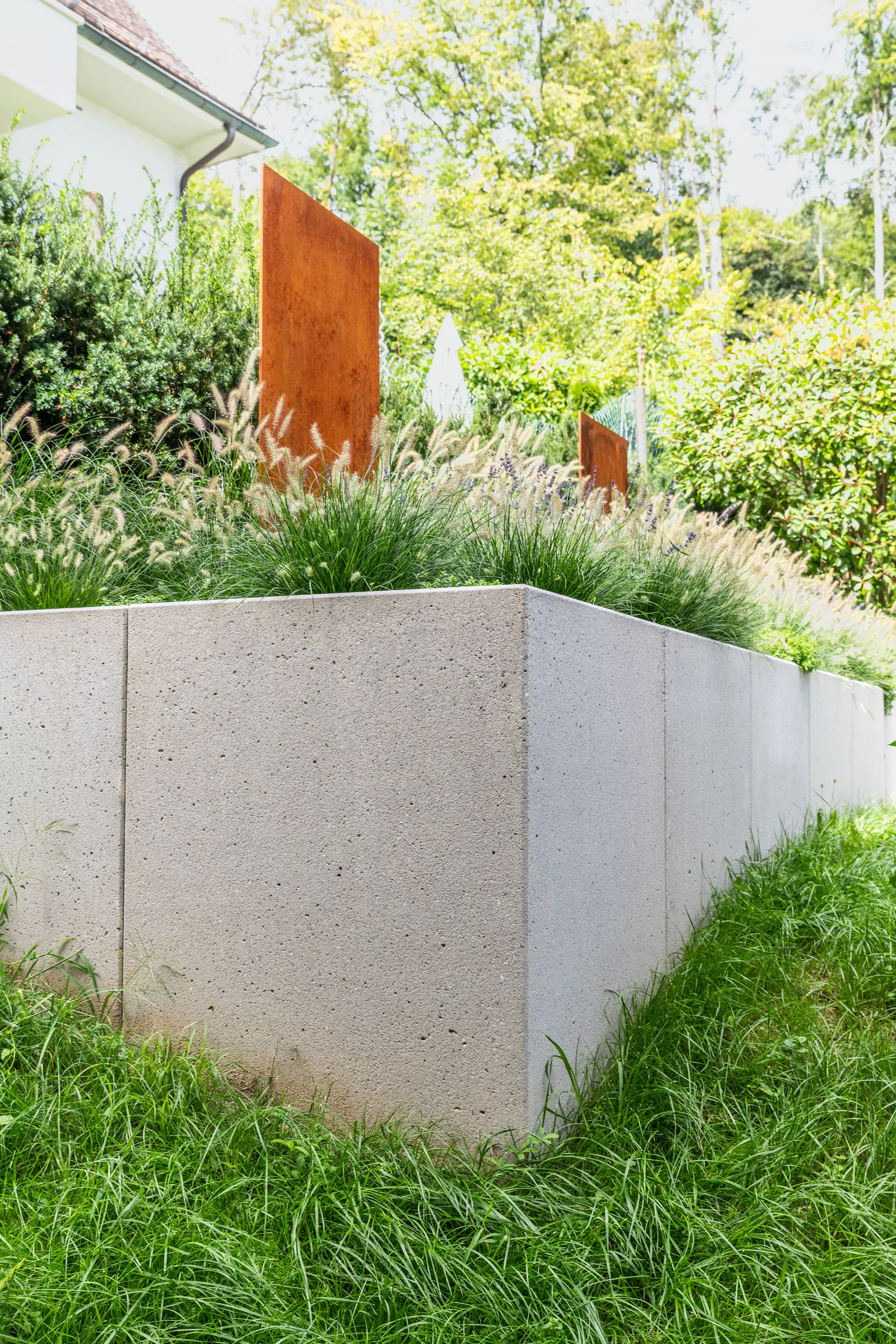 ROZTEC Winkelplatten Eckelemente Typ Midi,bewehrt grau gestrahlt gefast L 100 cm B 85 cm H 125 cm W 9-18 cm