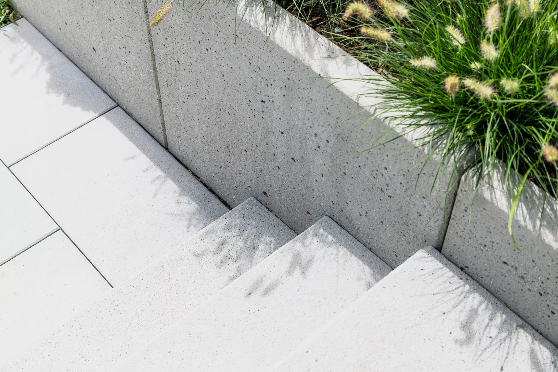 ROZTEC Winkelplatten Typ Midi bewehrt grau gestrahlt gefast L 100 cm B 60 cm H 100 cm W 9 cm