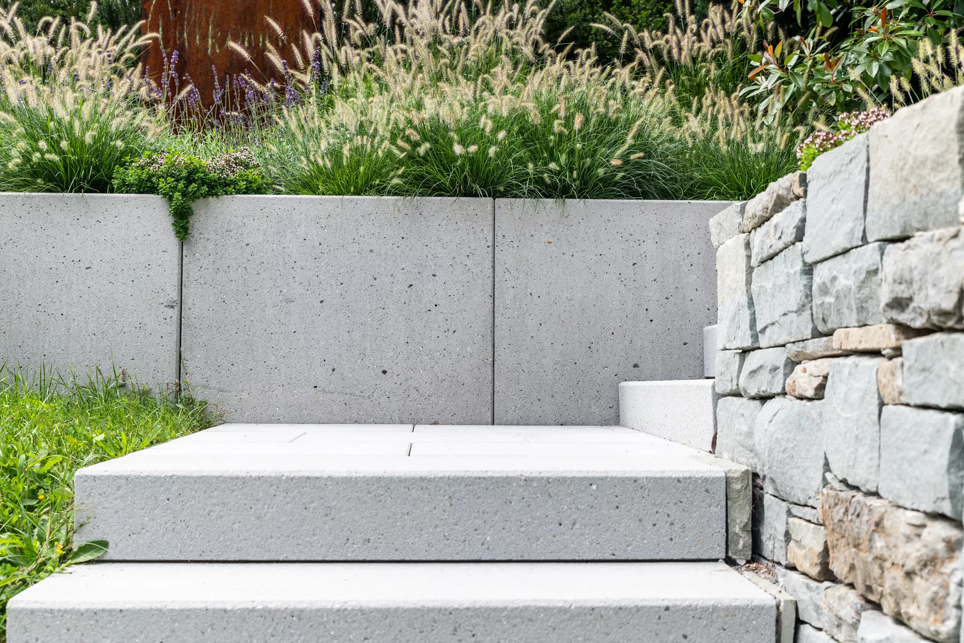 ROZTEC Winkelplatten Typ Midi bewehrt grau gestrahlt gefast L 100 cm B 60 cm H 100 cm W 9 cm