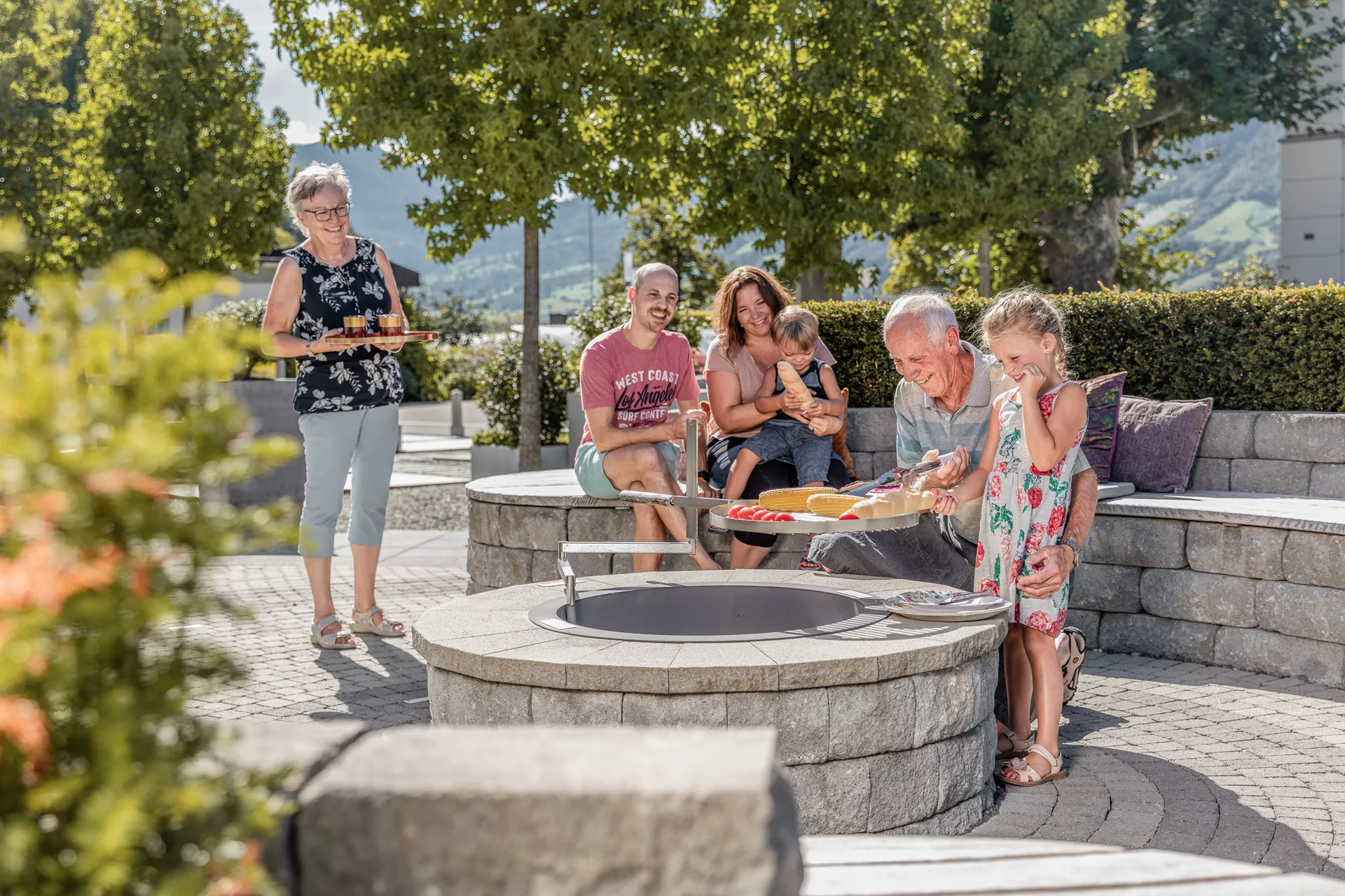 SANTURO Feuerstelle Set aus Weinbergmauerst. 1-s. gesp. Kanten gebrochen B 25 cm grau 3-lagig D 125 cm H 45 cm